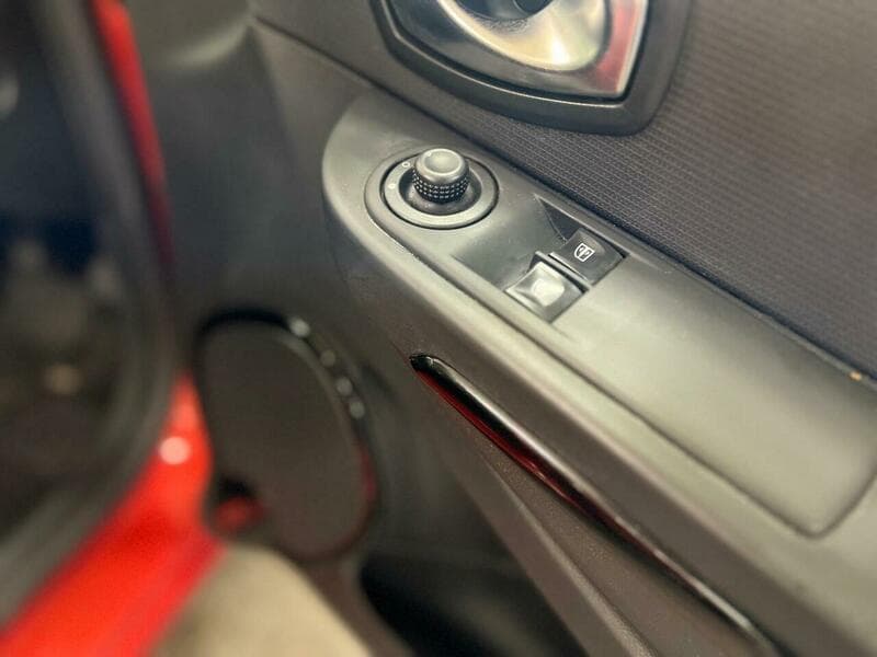 2016 Renault Clio - Image 29