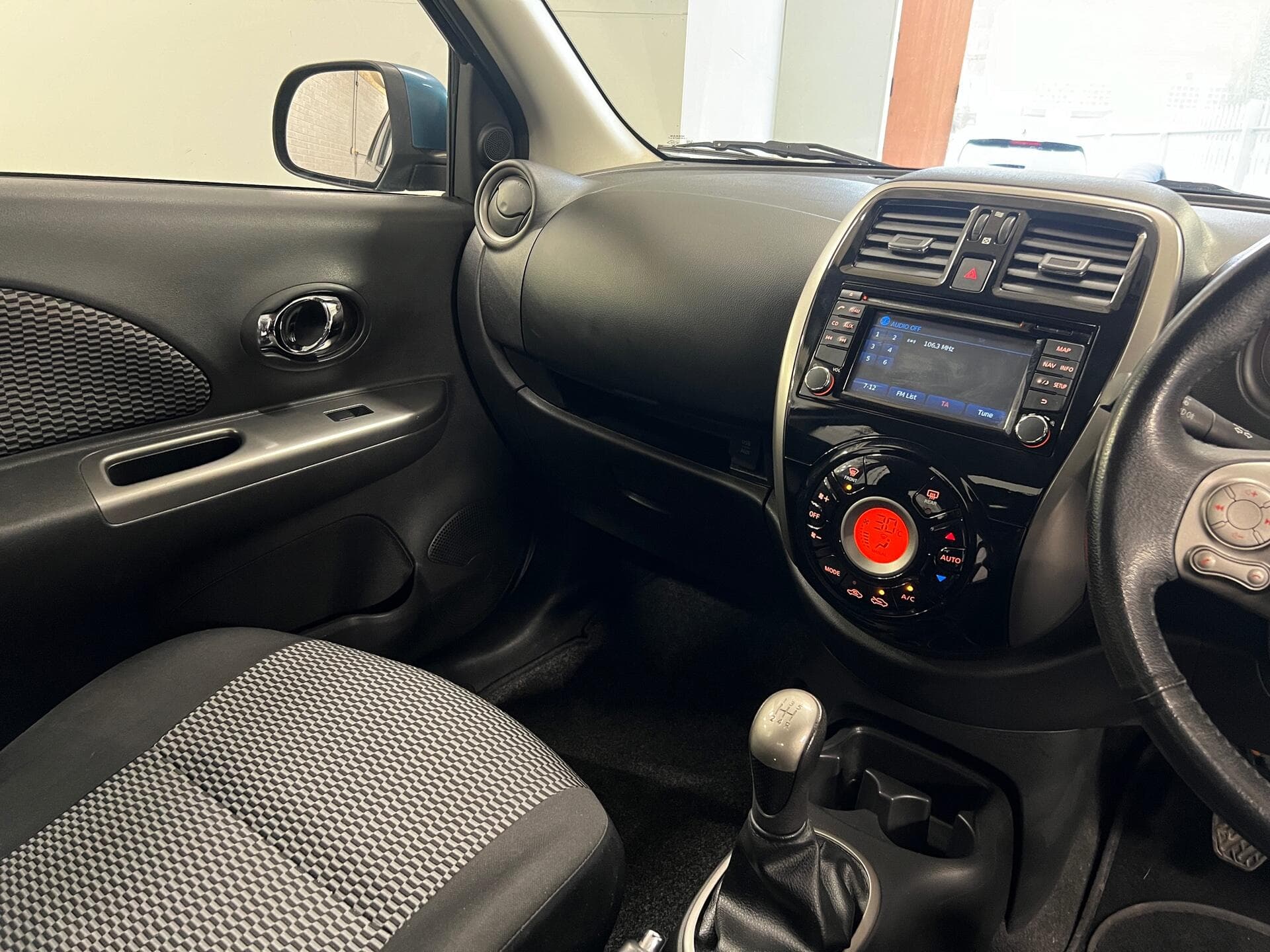 2013 Nissan Micra - Image 32