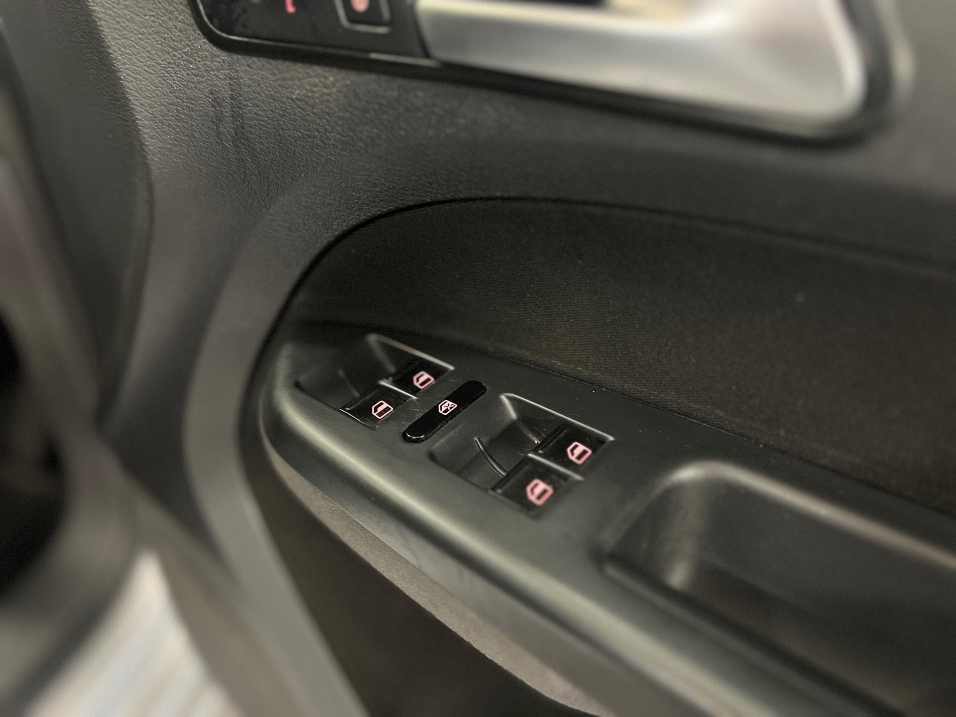 2010 Volkswagen Touran - Image 18