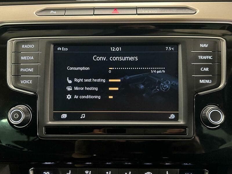 2015 Volkswagen Passat - Image 37