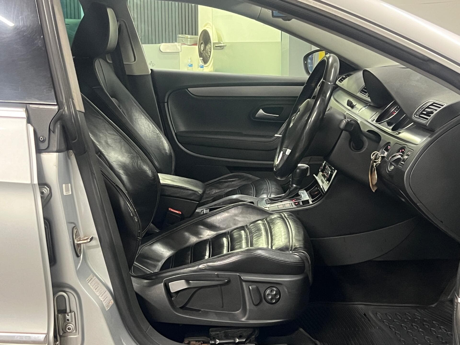 2012 Volkswagen CC - Image 21