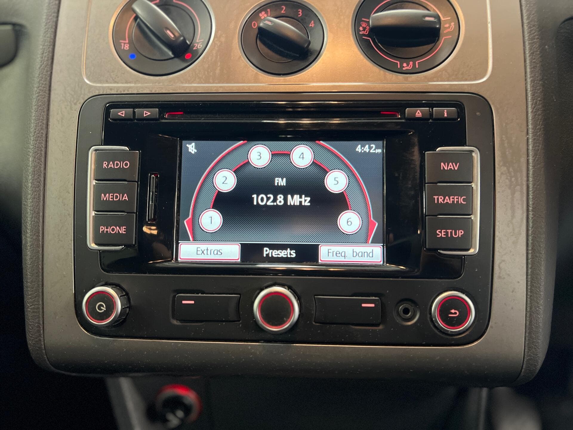 2010 Volkswagen Touran - Image 28
