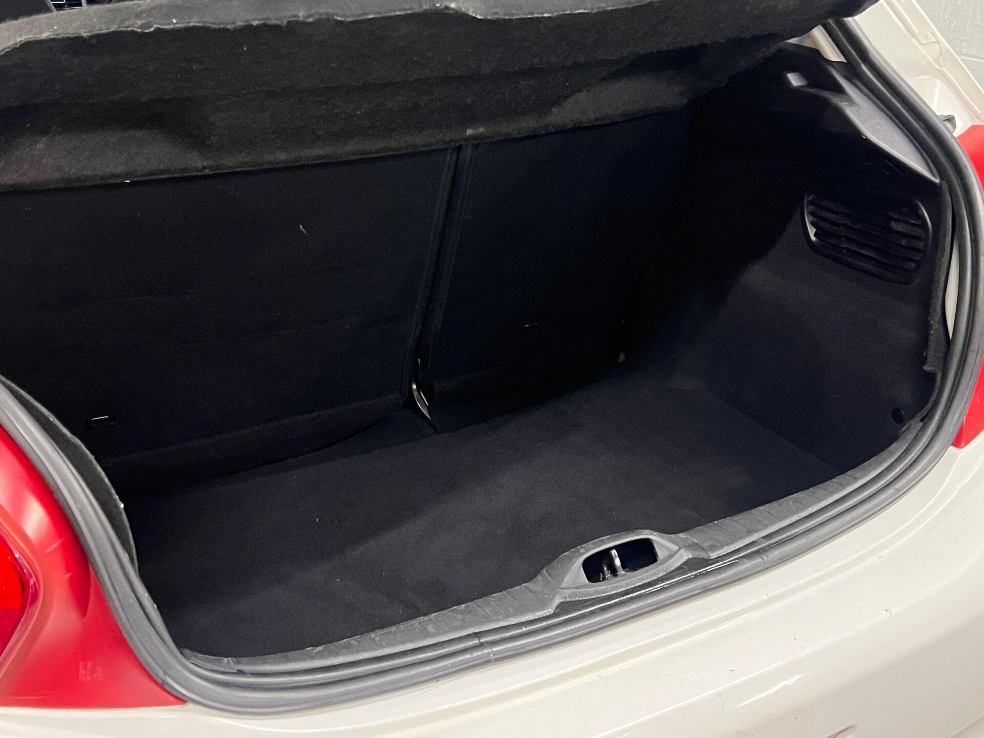 2013 Peugeot 208 - Image 39