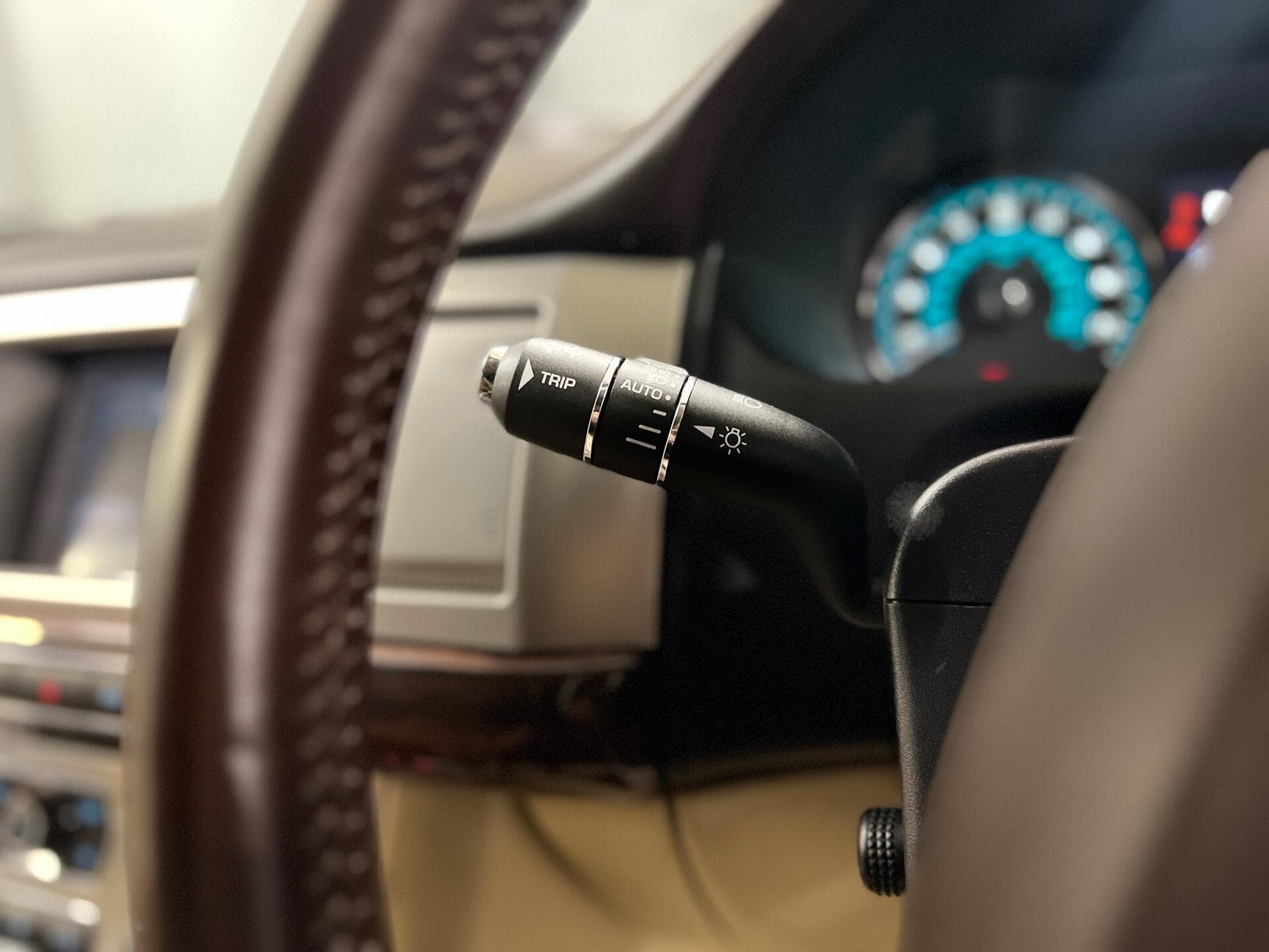 2014 Jaguar XF - Image 41