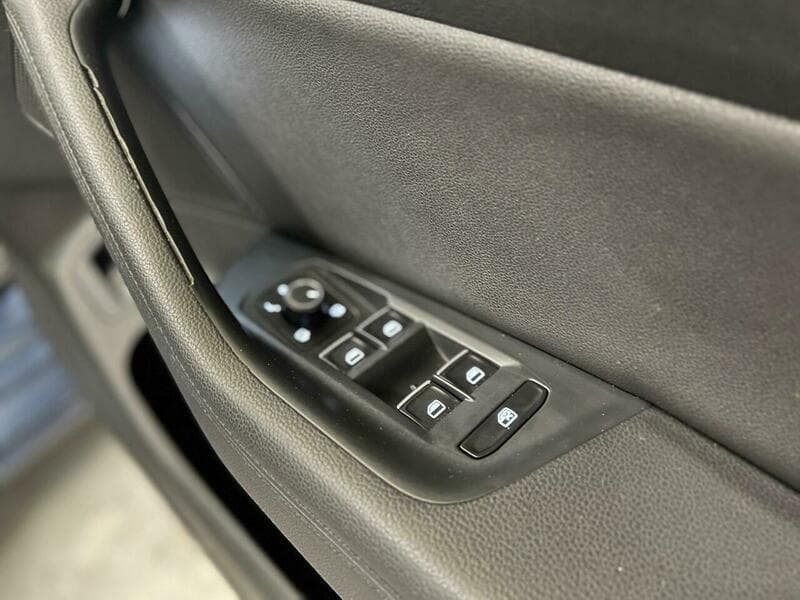 2015 Volkswagen Passat - Image 23