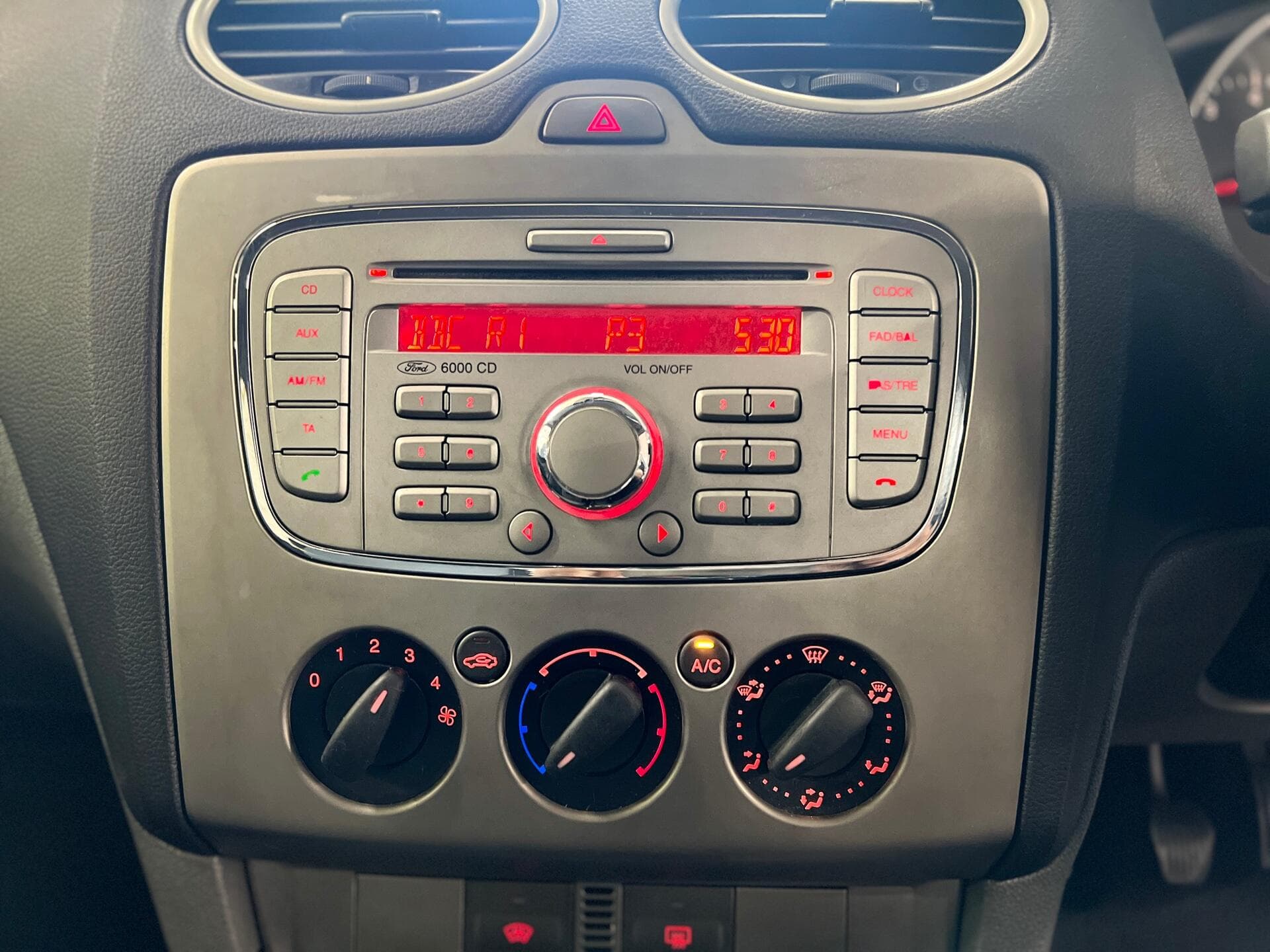 2009 Ford Focus - Image 25