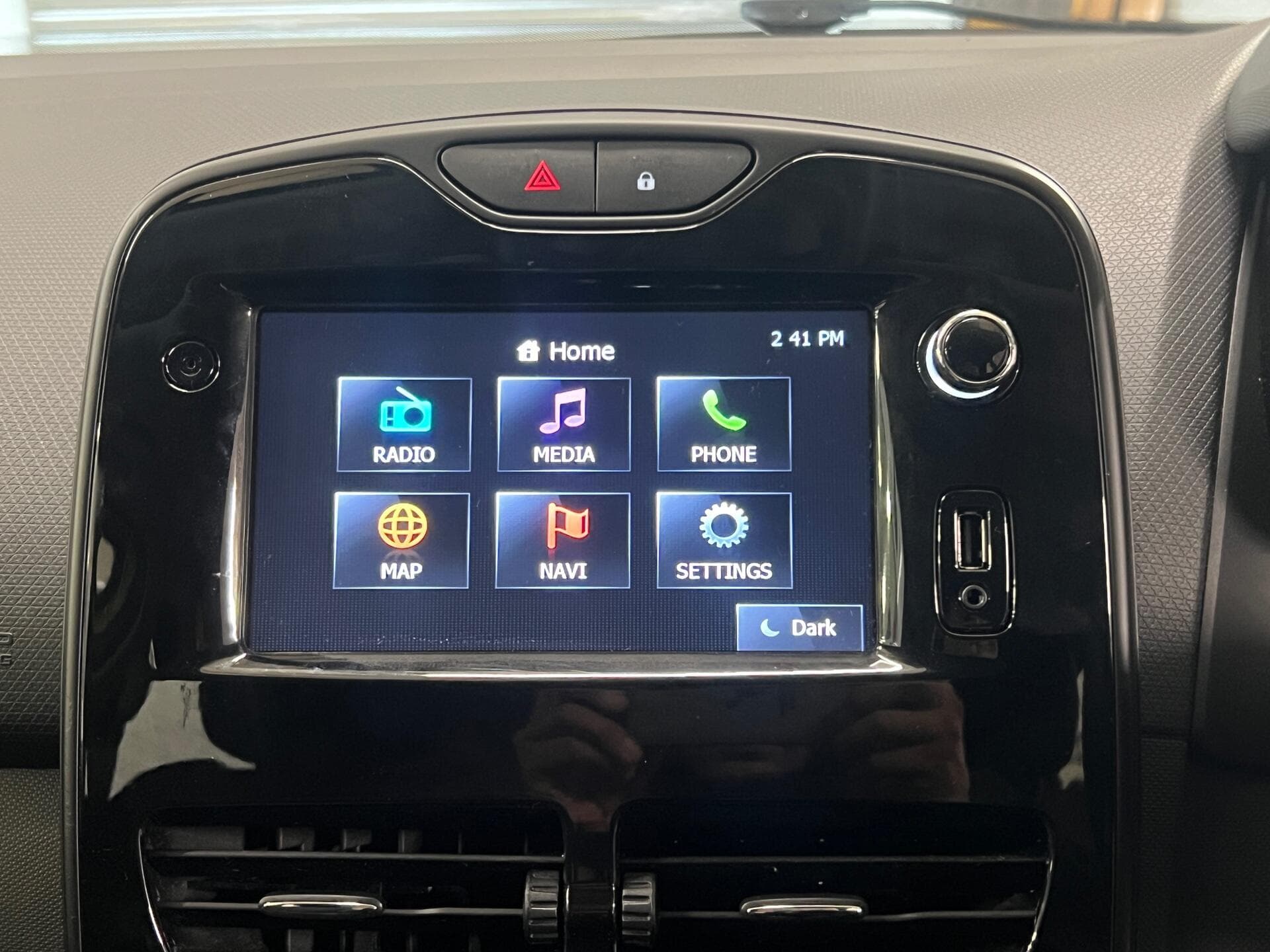 2013 Renault Clio - Image 40