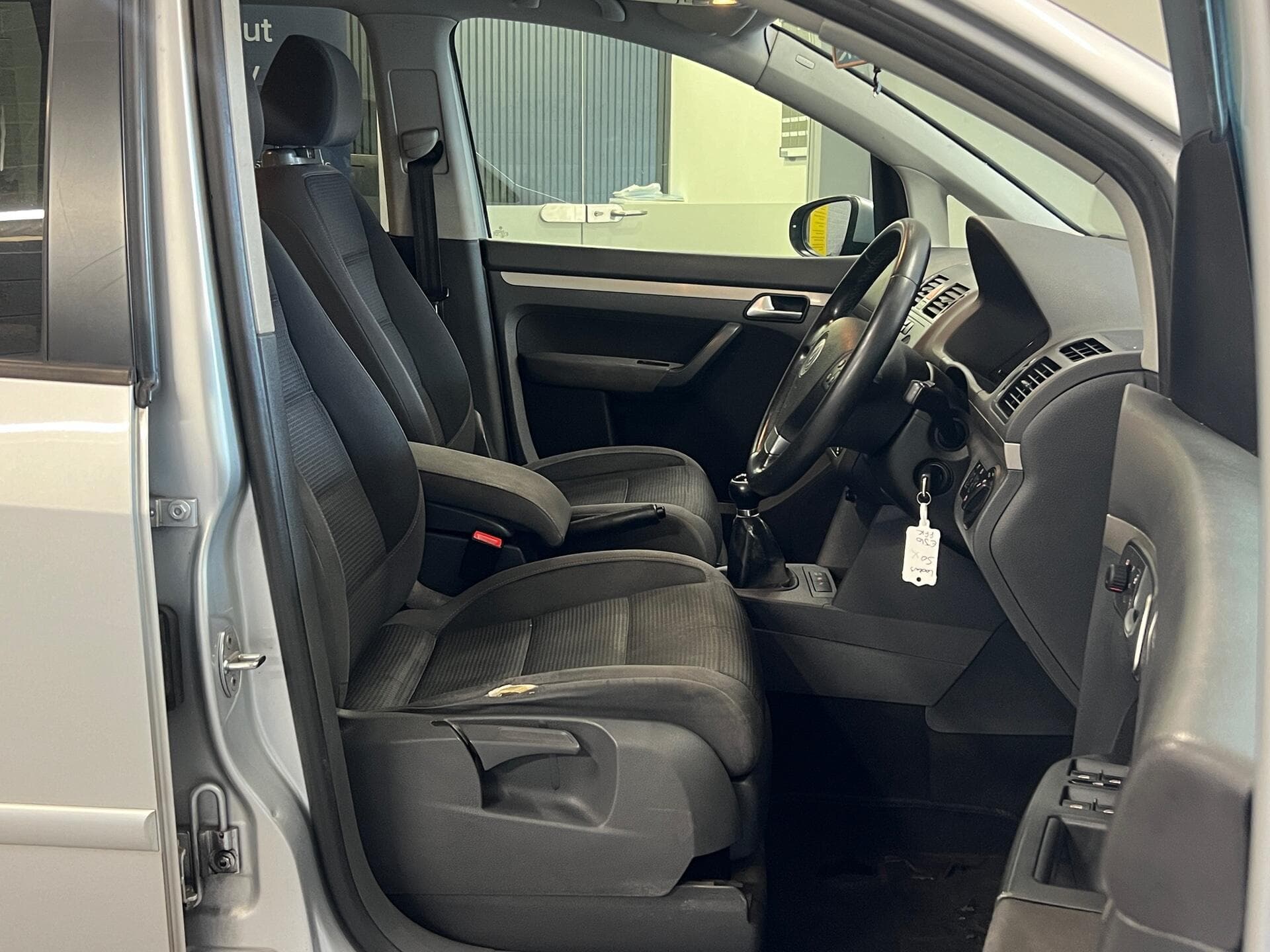 2010 Volkswagen Touran - Image 16