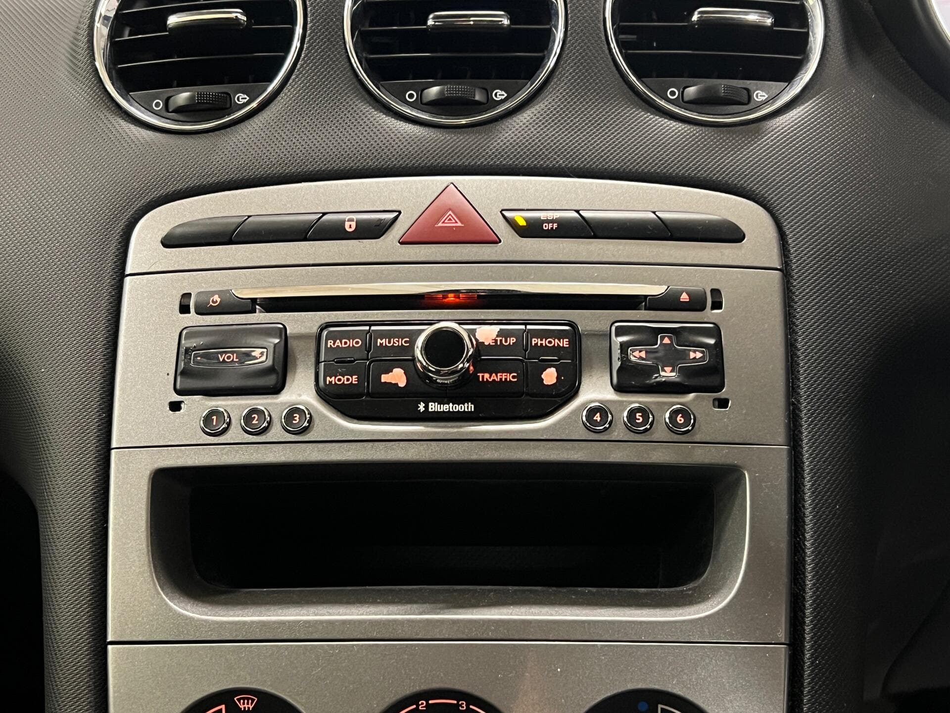 2012 Peugeot 308 - Image 25