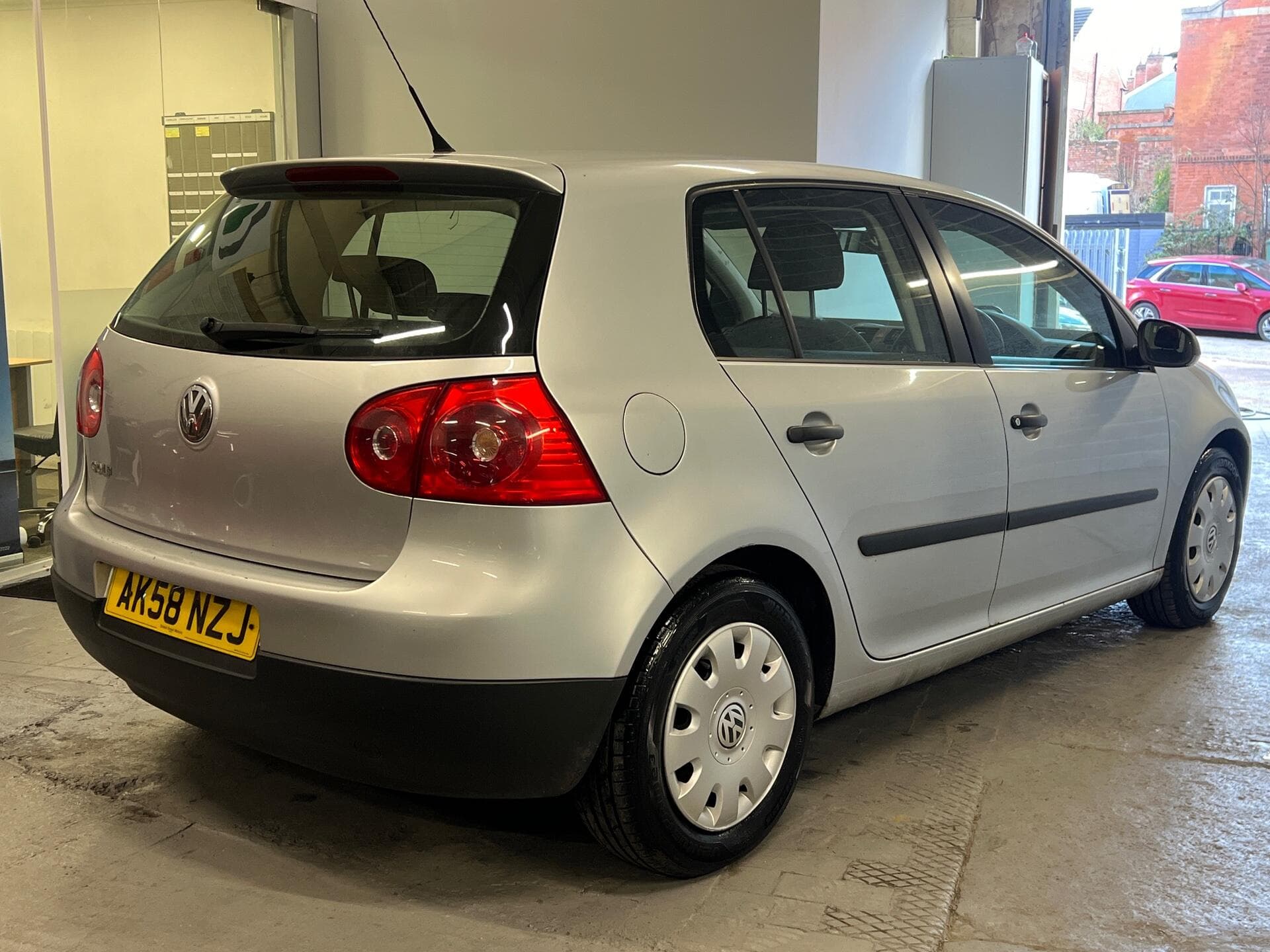 2008 Volkswagen Golf - Image 8