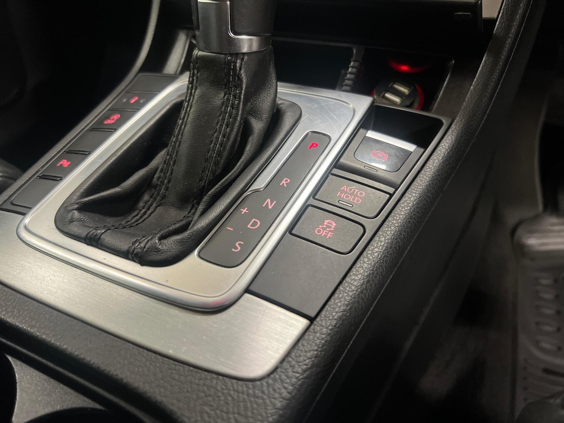 2012 Volkswagen CC - Image 38