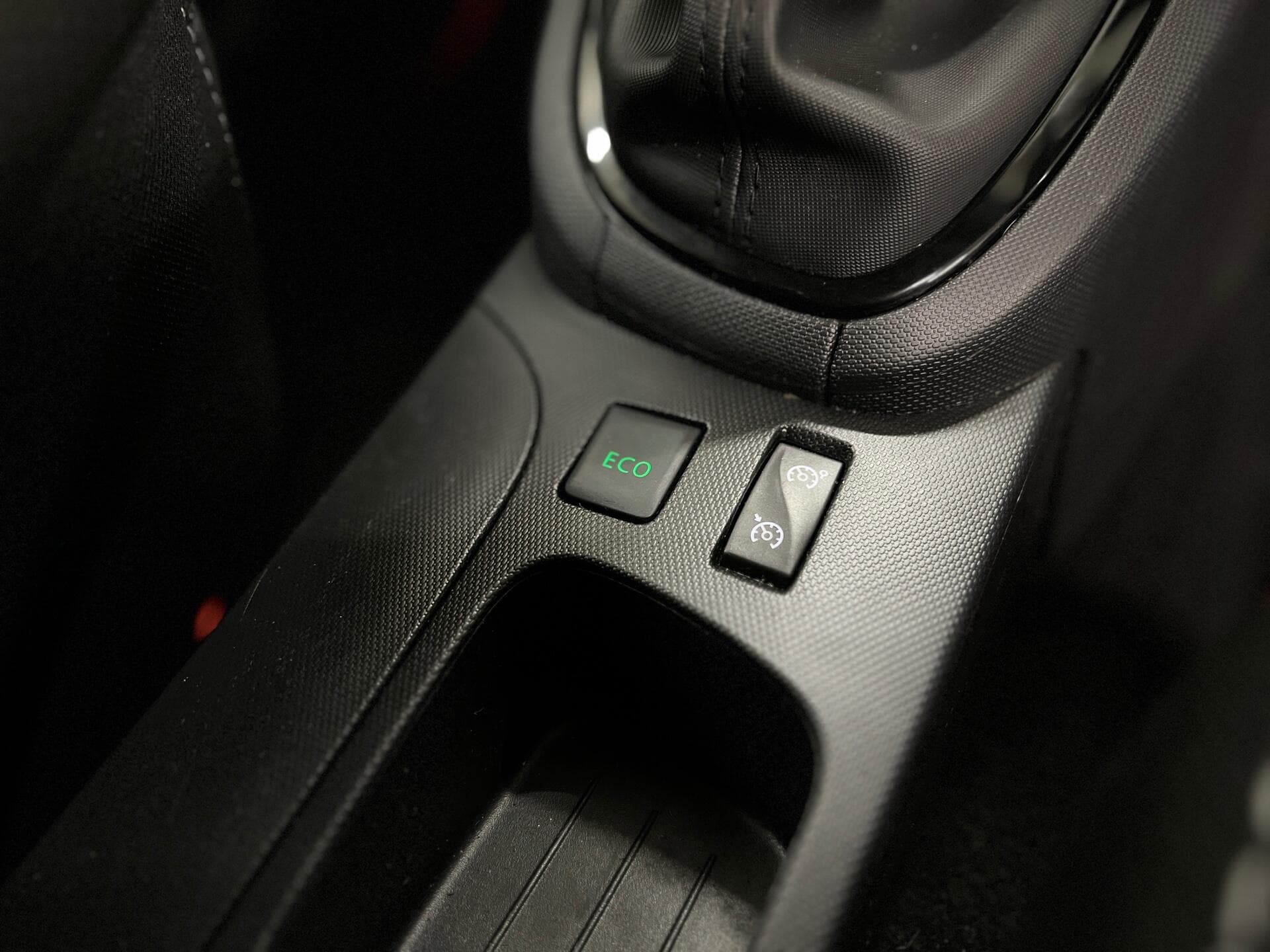 2015 Renault Clio - Image 38