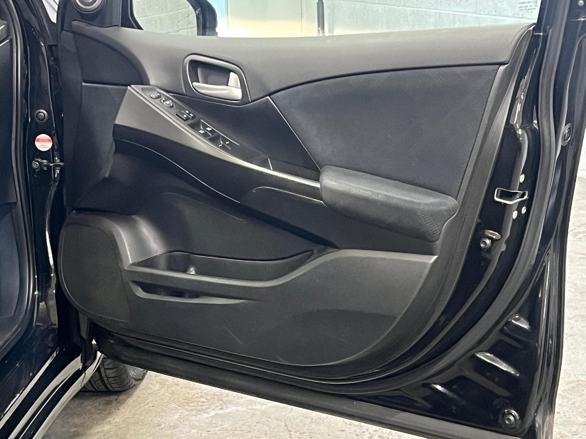 2015 Honda Civic - Image 25