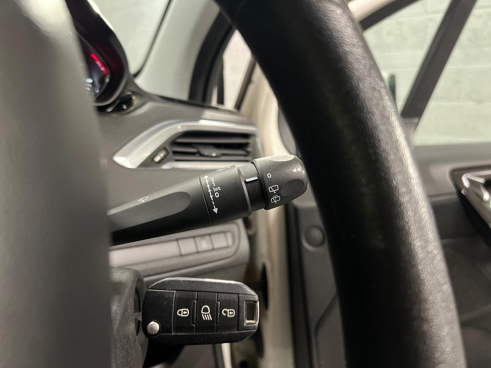 2013 Peugeot 208 - Image 26