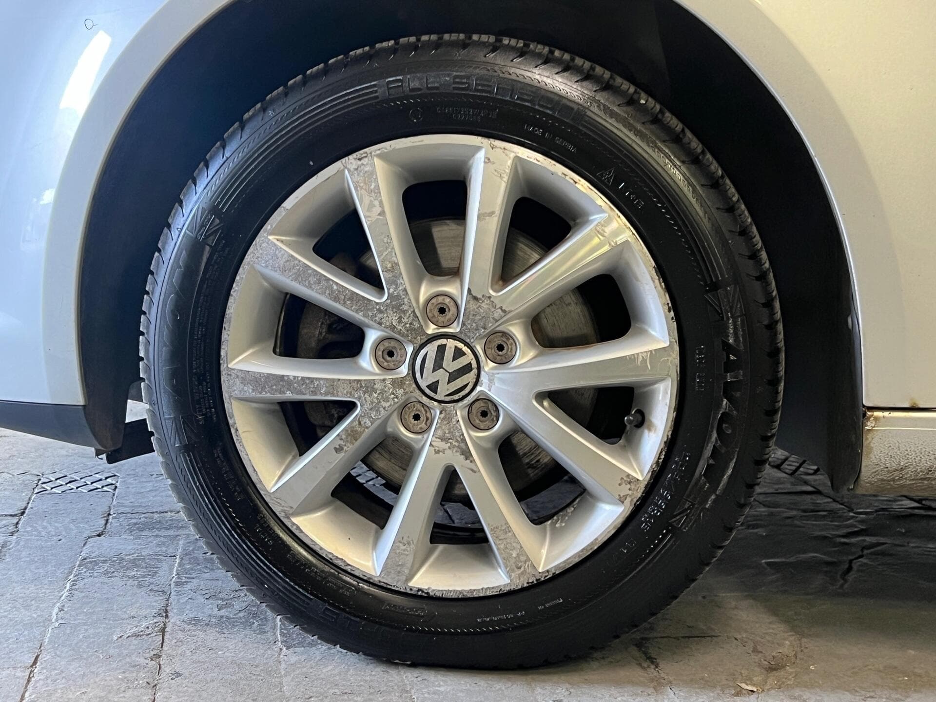 2010 Volkswagen Touran - Image 12