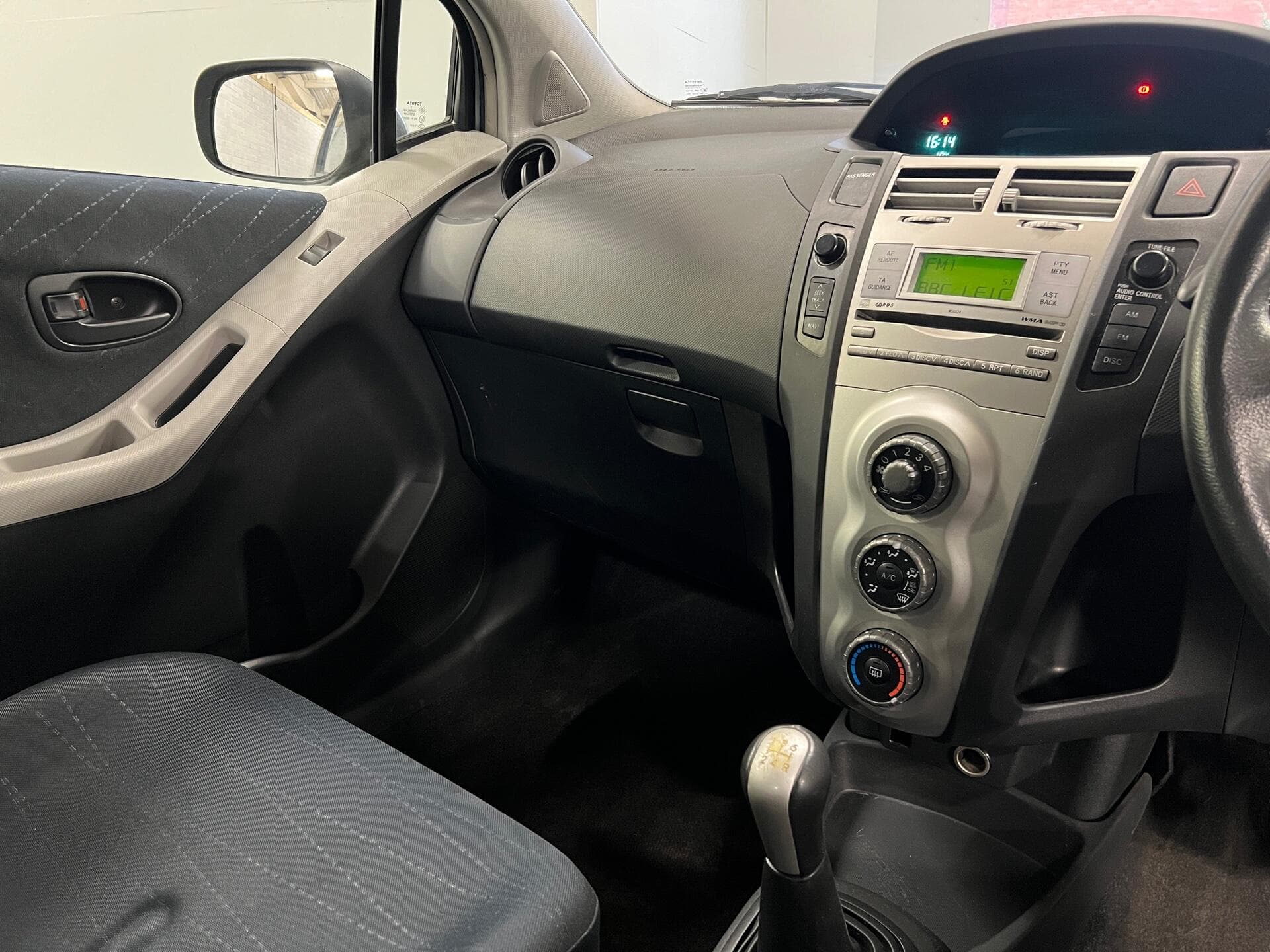 2008 Toyota Yaris - Image 27