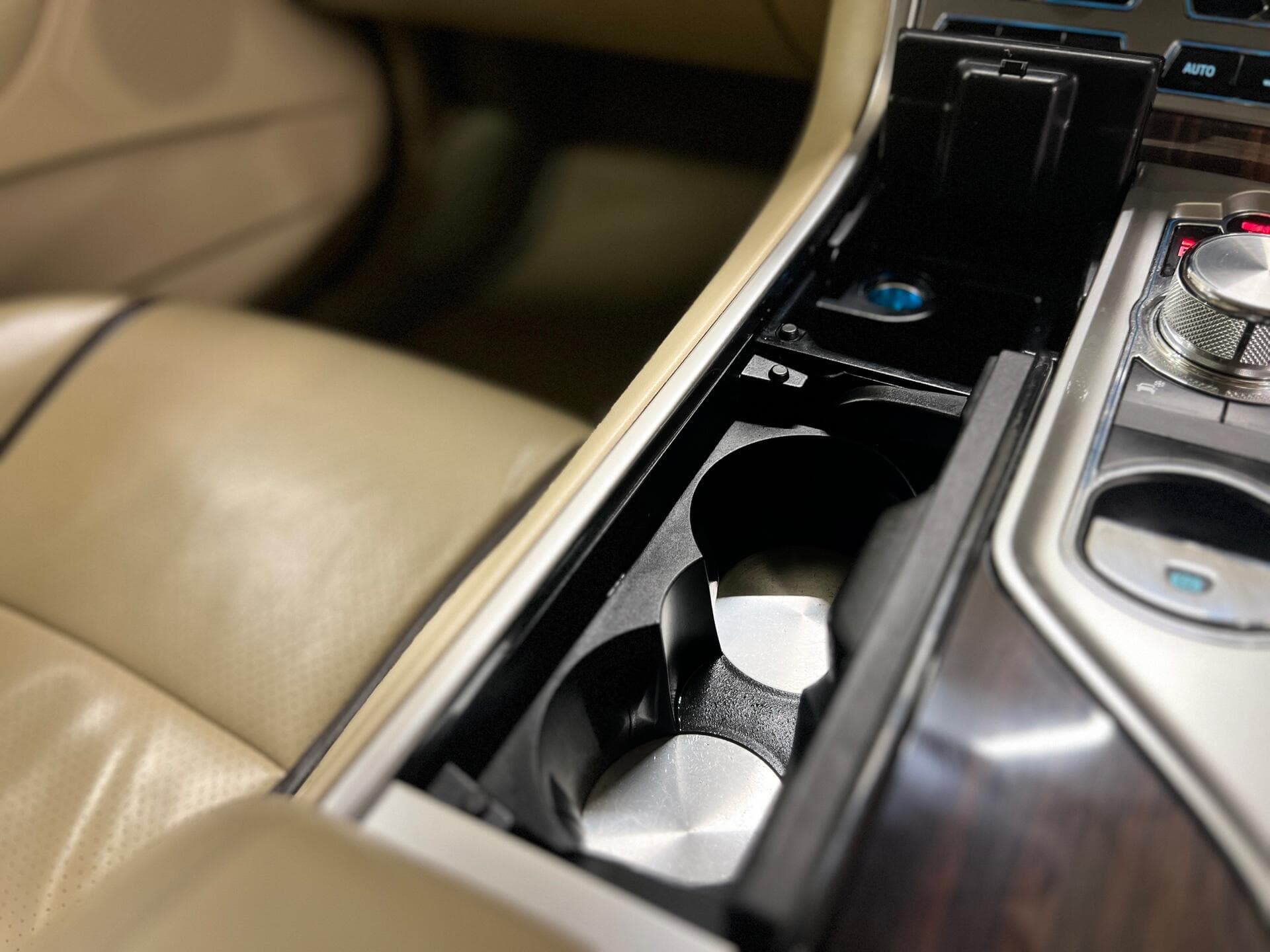 2014 Jaguar XF - Image 53