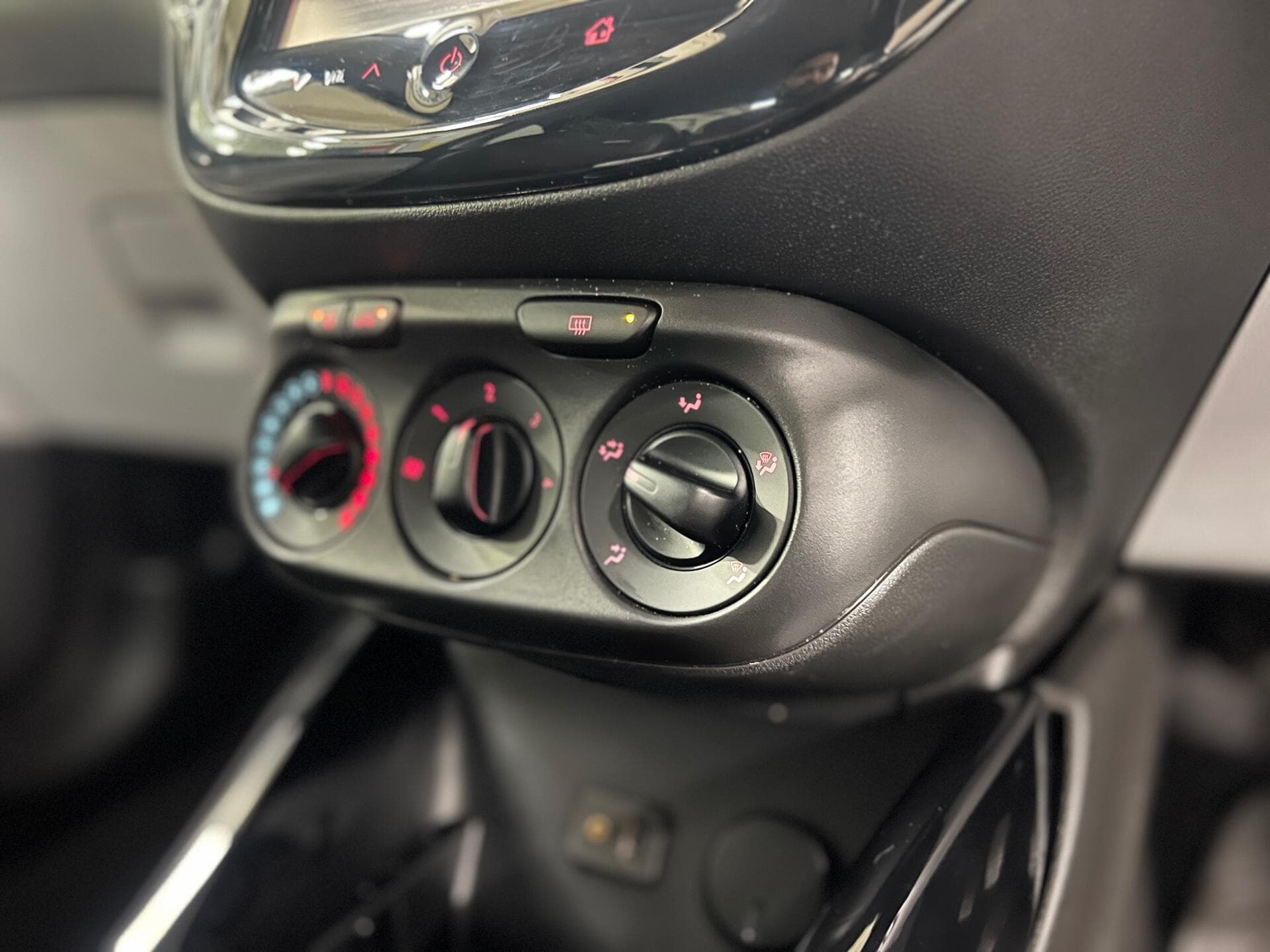 2015 Vauxhall ADAM - Image 42