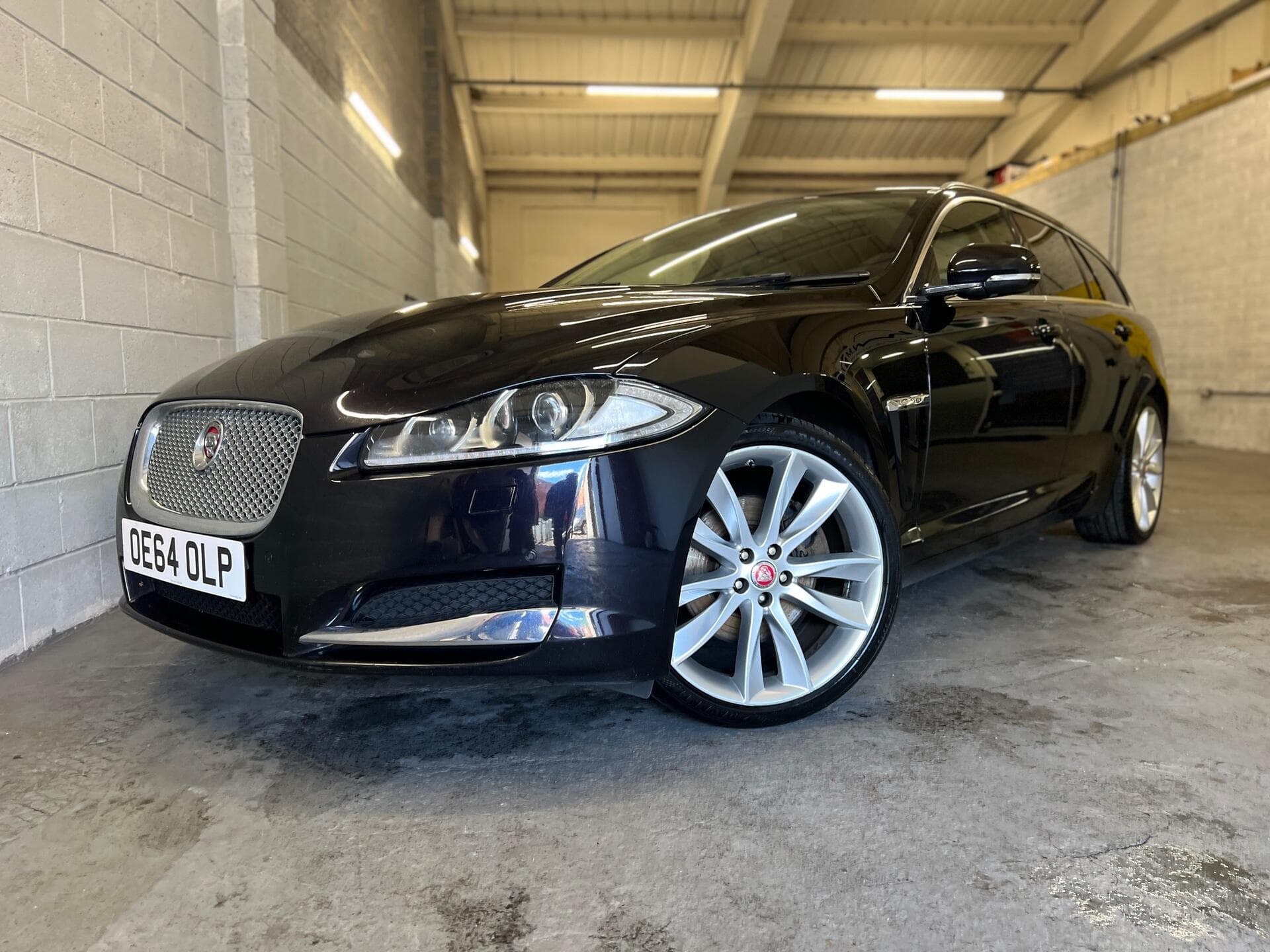 2014 Jaguar XF - Image 23