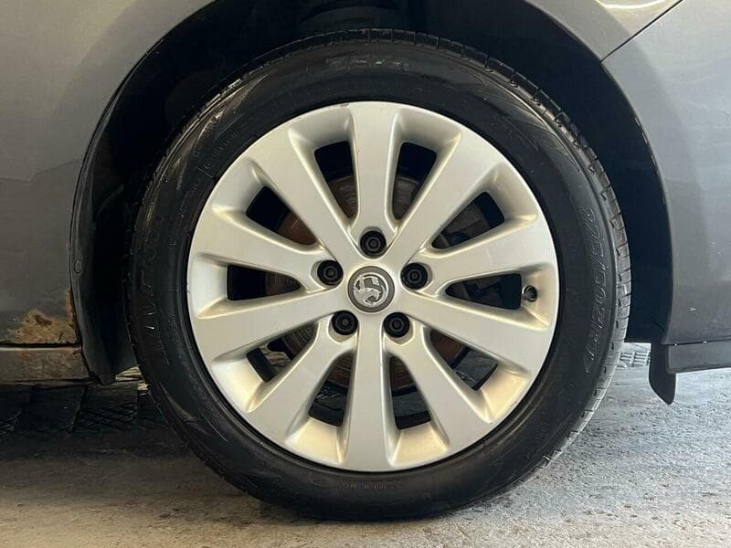 2012 Vauxhall Astra - Image 16