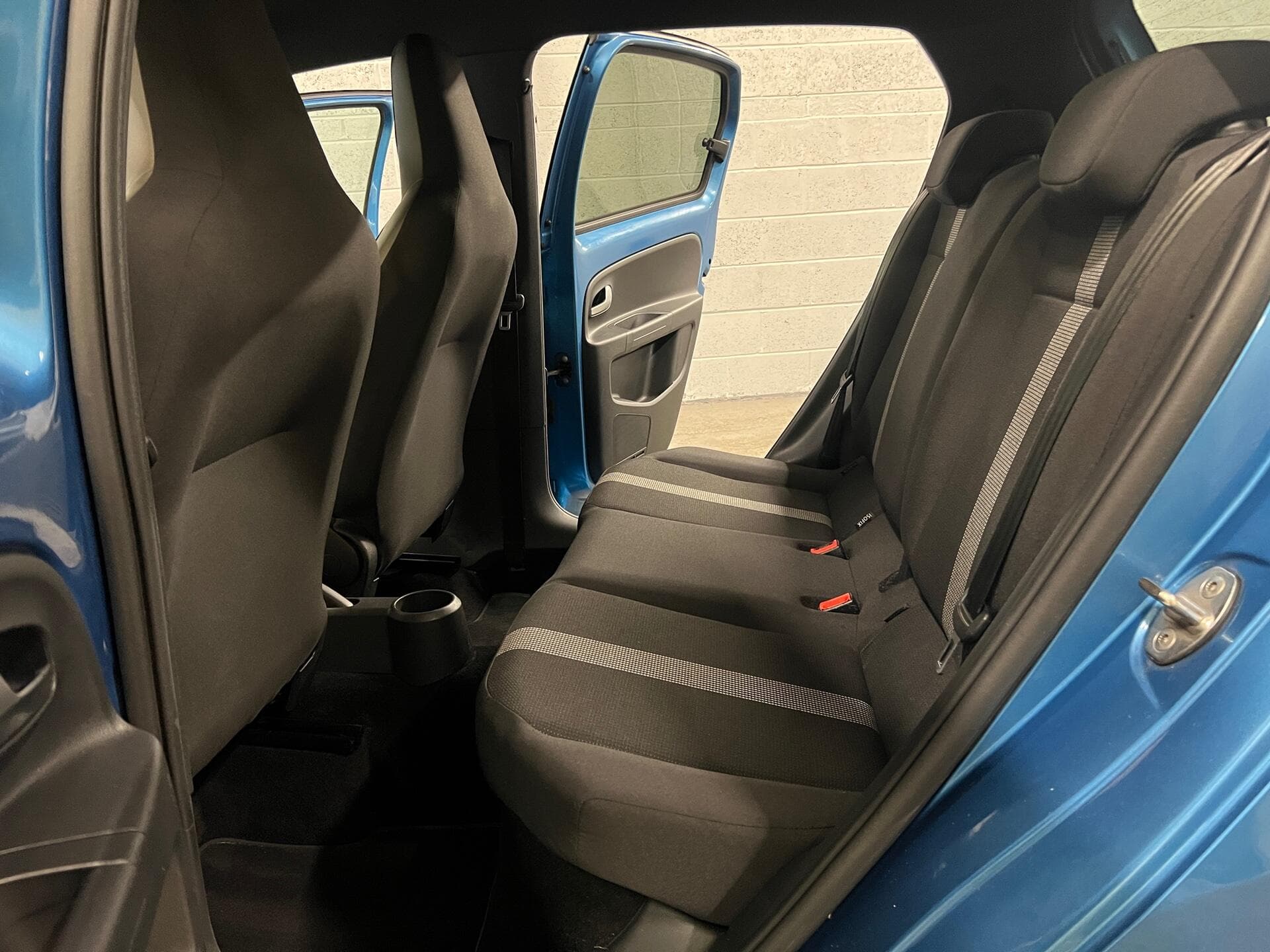 2017 Volkswagen up! - Image 38