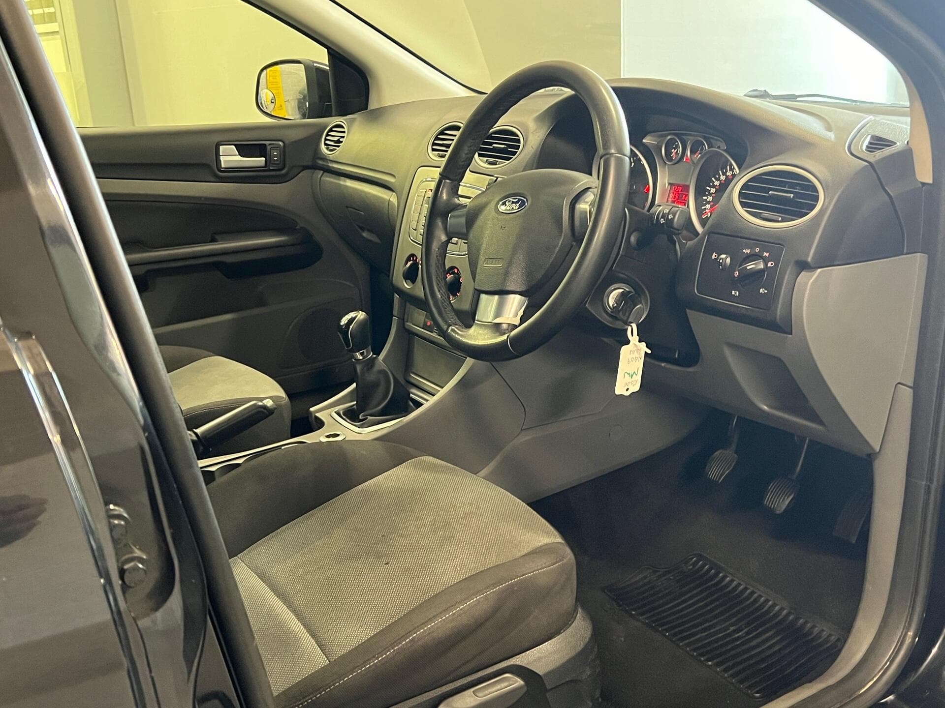 2009 Ford Focus - Image 16
