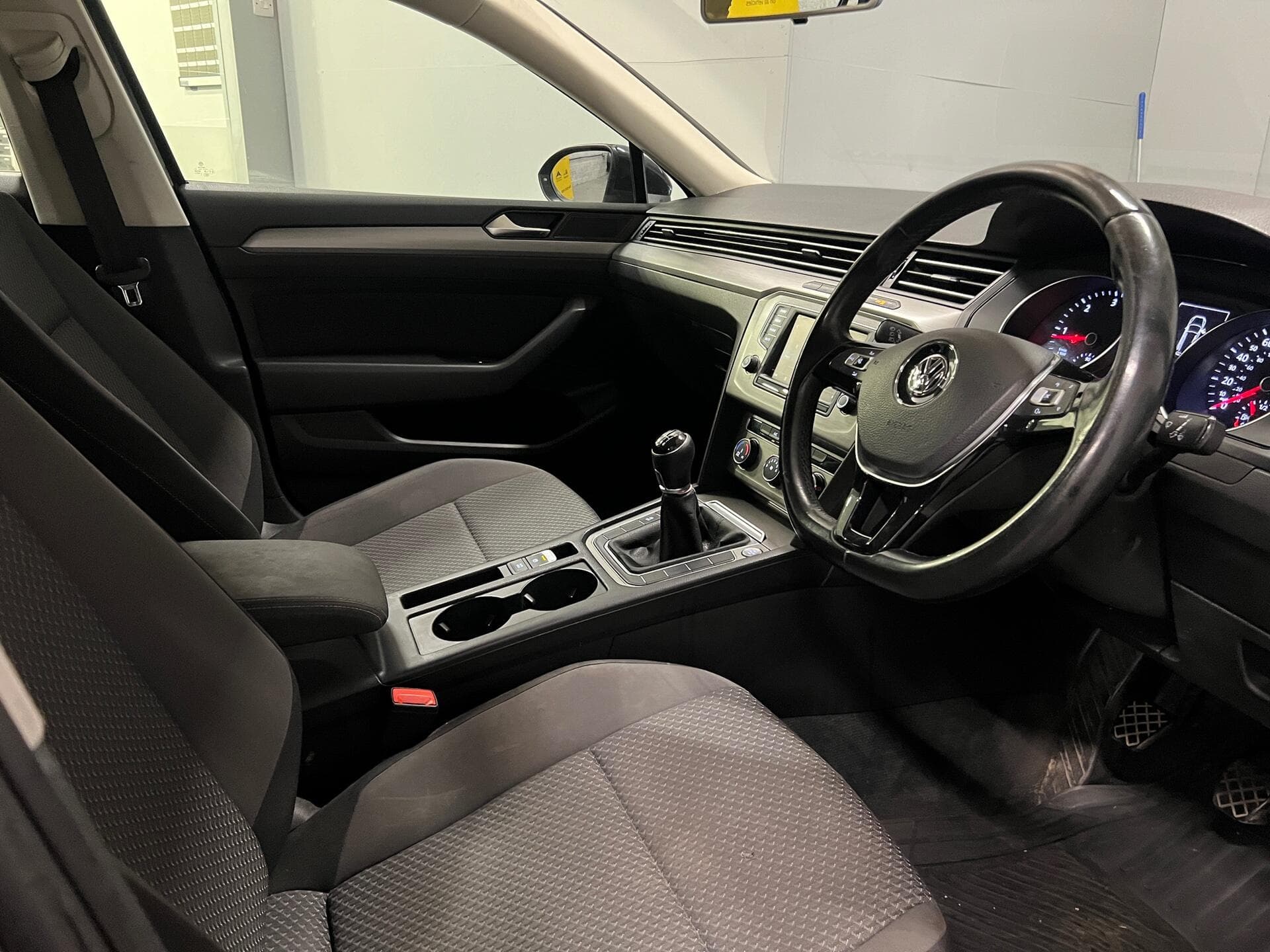 2015 Volkswagen Passat - Image 24