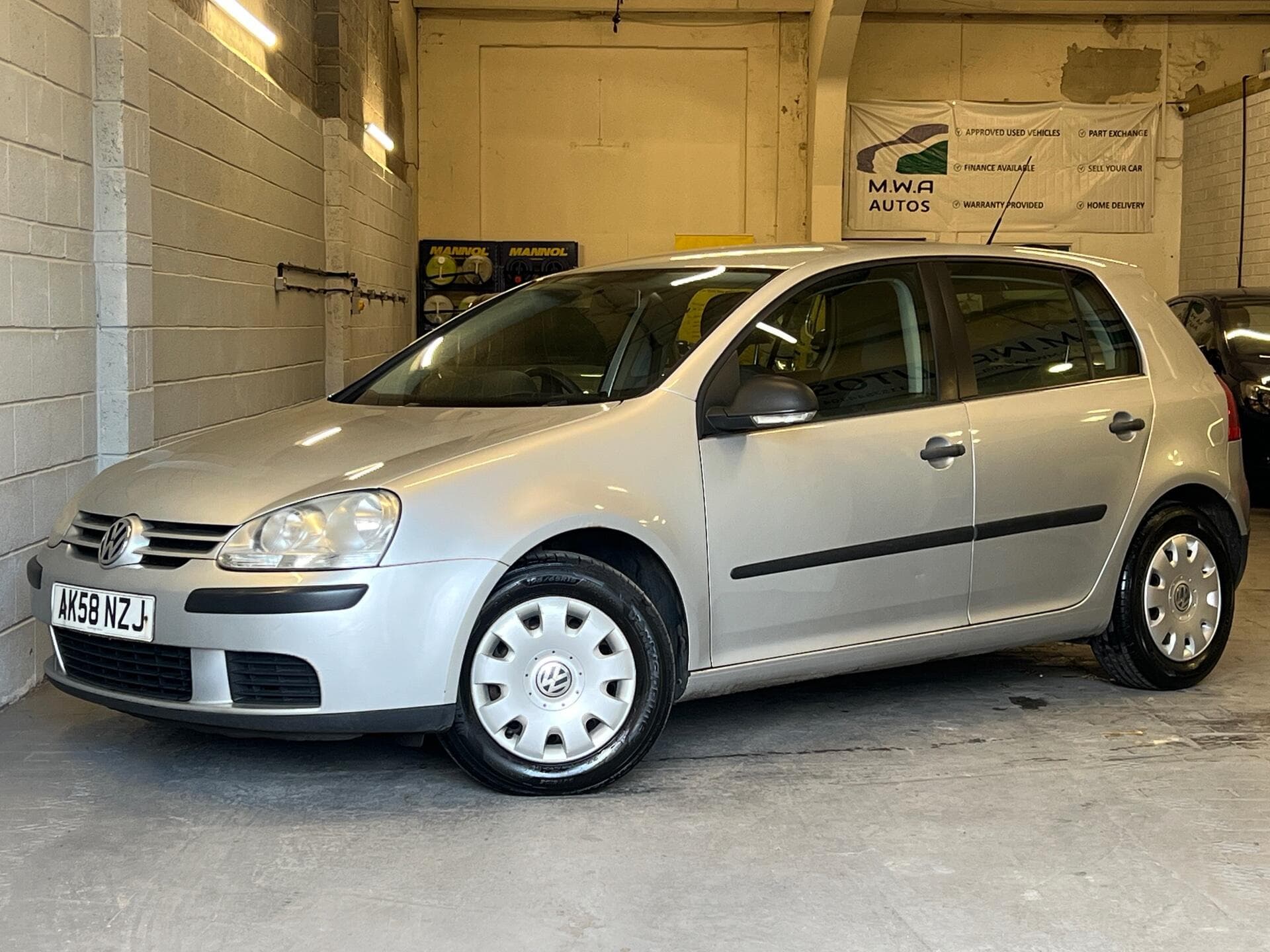 2008 Volkswagen Golf - Image 12