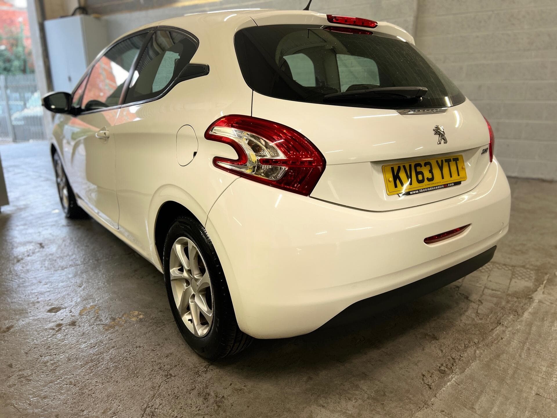 2013 Peugeot 208 - Image 9