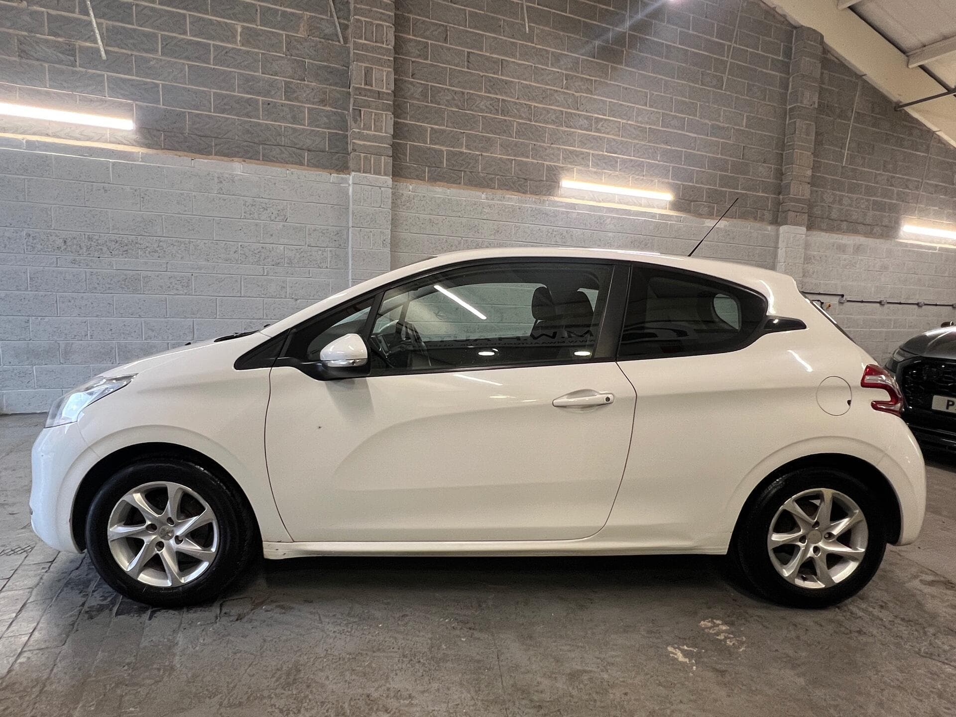 2013 Peugeot 208 - Image 10
