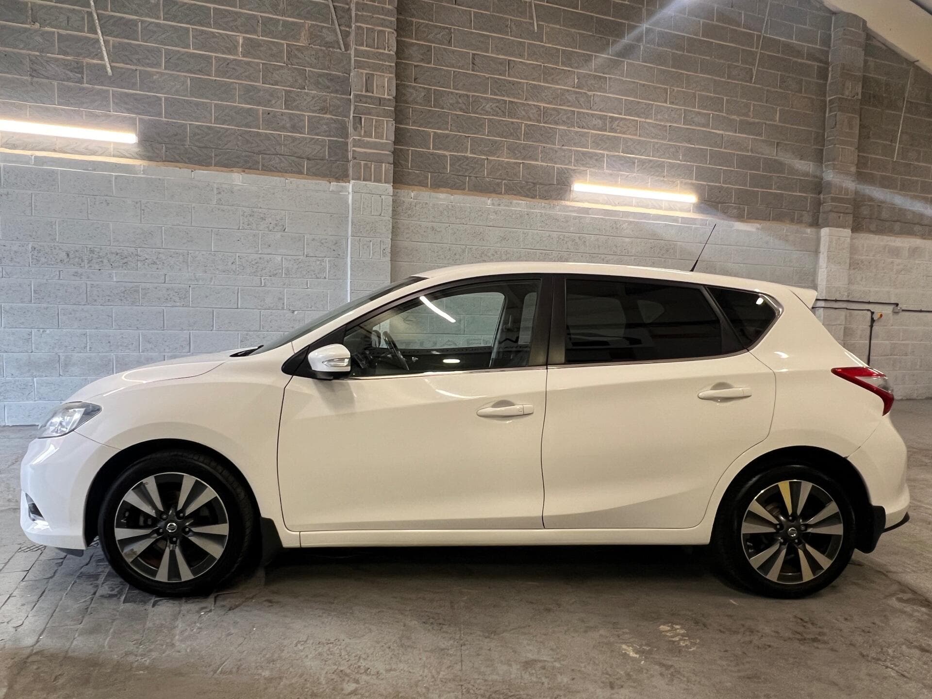 2015 Nissan Pulsar - Image 10