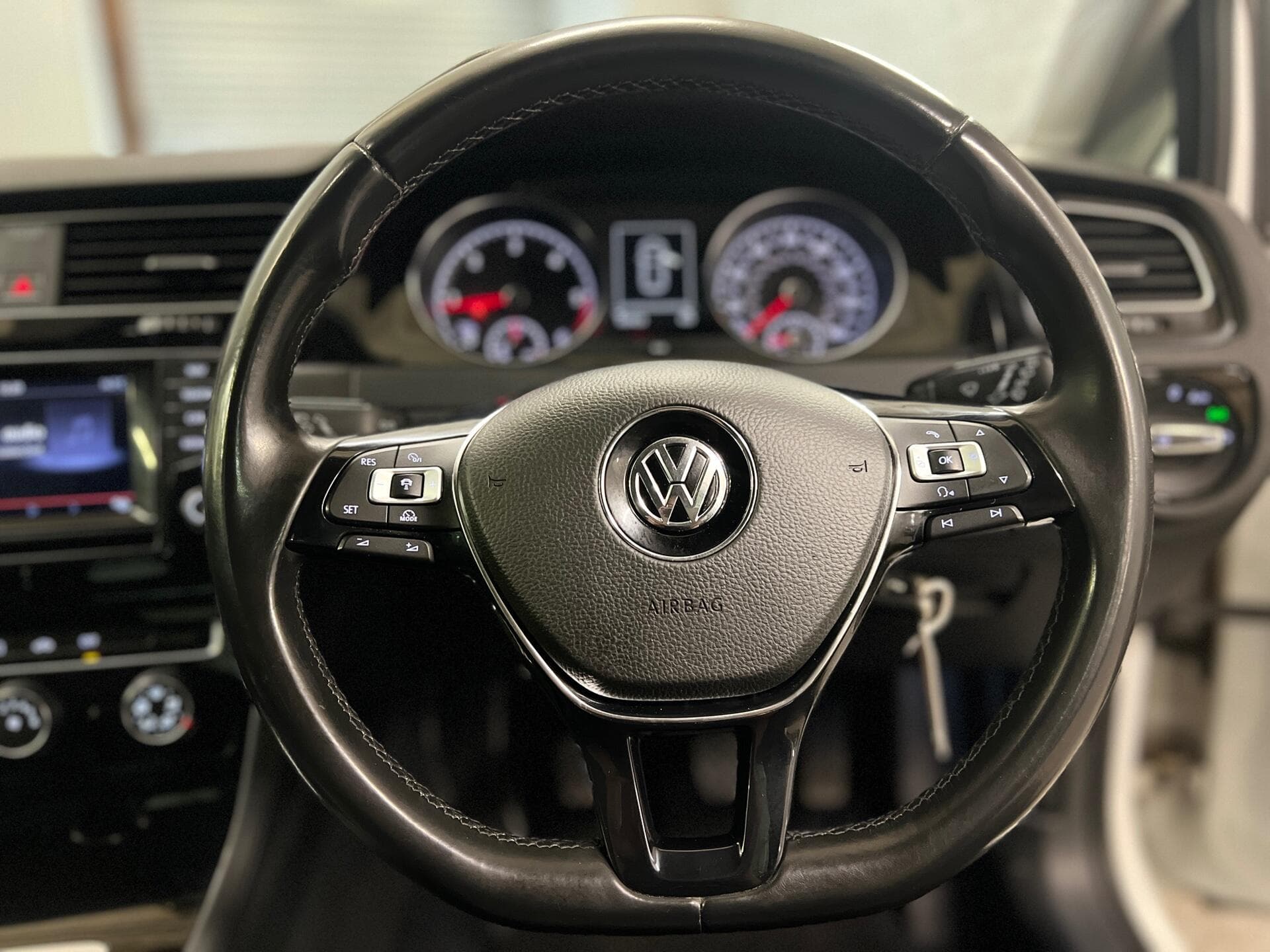 2013 Volkswagen Golf - Image 32