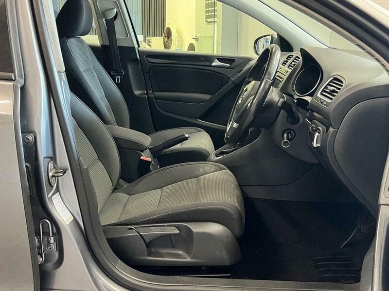 2011 Volkswagen Golf - Image 16