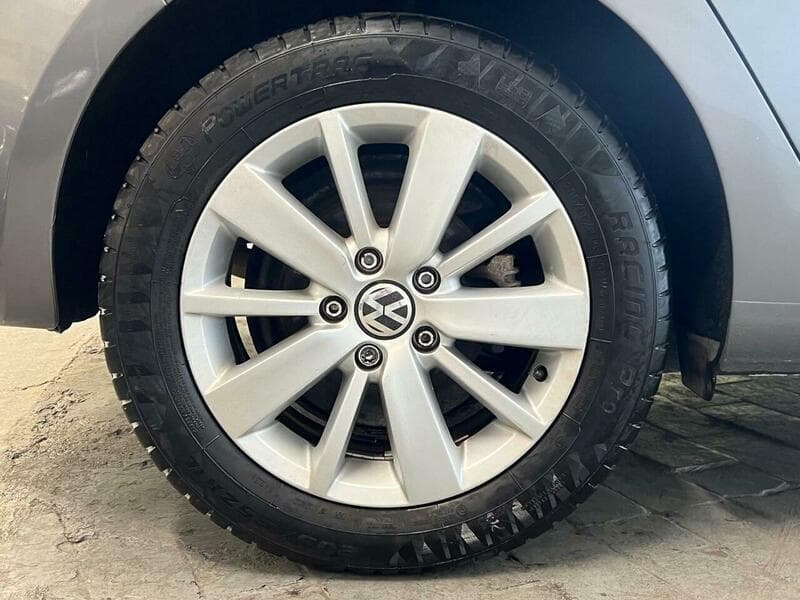 2011 Volkswagen Golf - Image 13