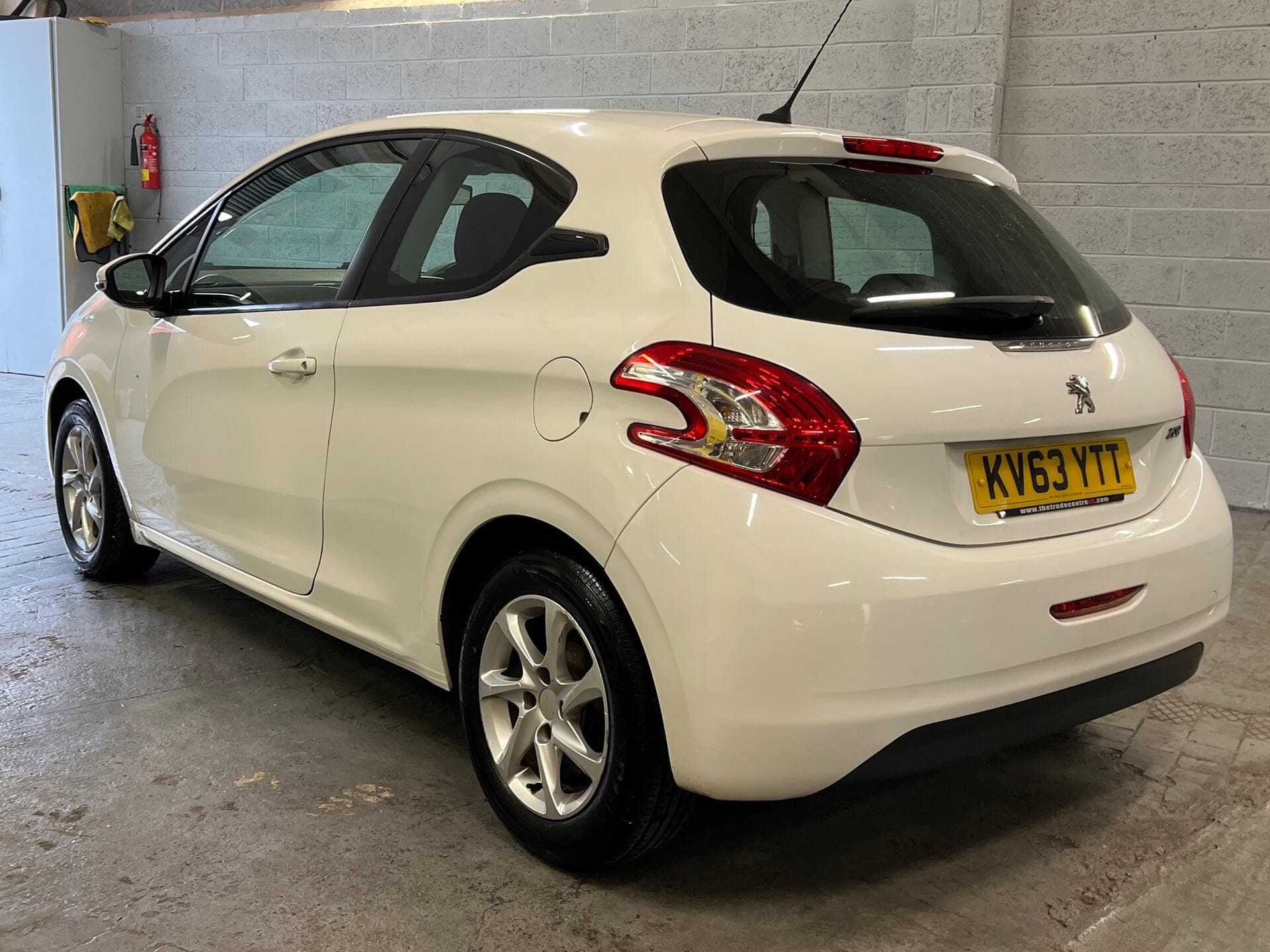 2013 Peugeot 208 - Image 8