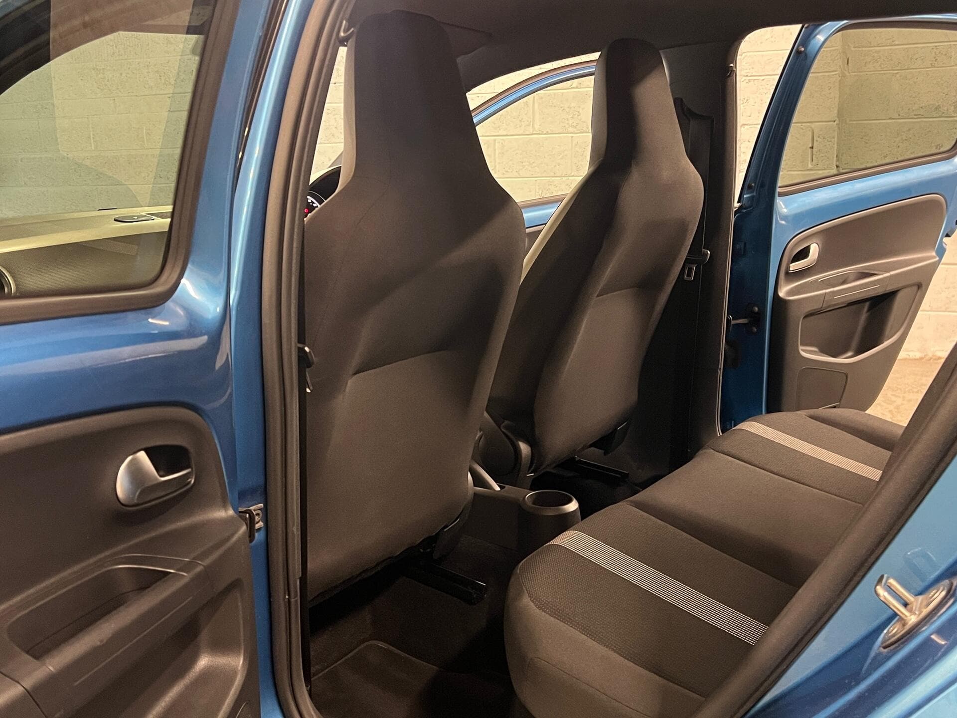 2017 Volkswagen up! - Image 39
