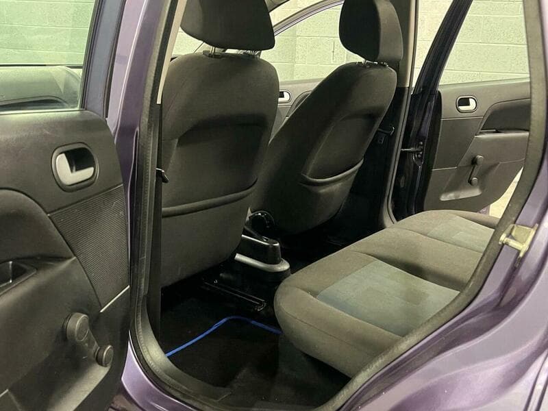 2009 Ford Fiesta - Image 31