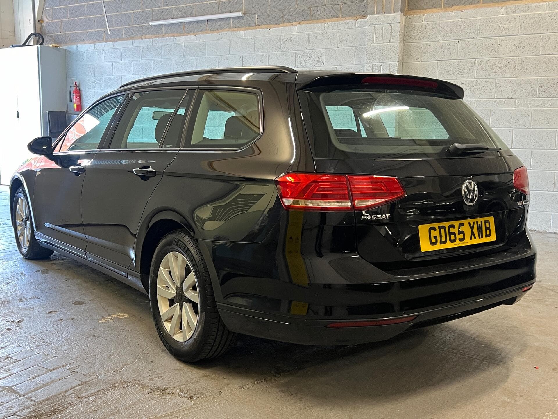 2015 Volkswagen Passat - Image 13