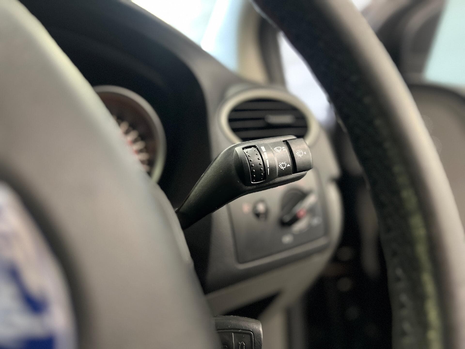 2009 Ford Focus - Image 20