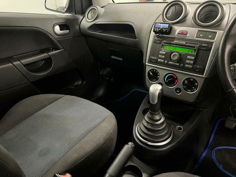 2009 Ford Fiesta - Image 26