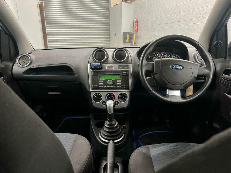 2009 Ford Fiesta - Image 30