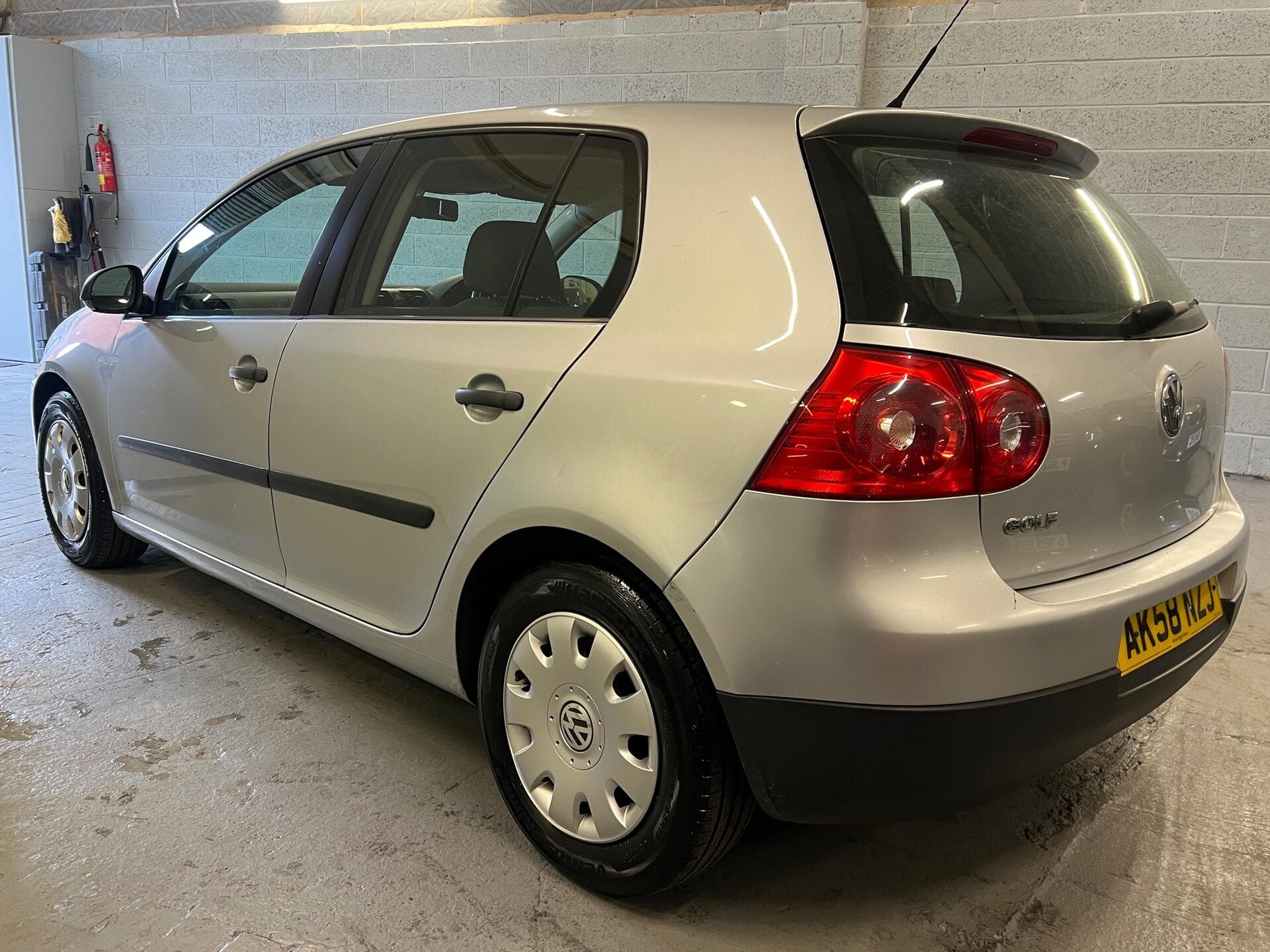 2008 Volkswagen Golf - Image 10