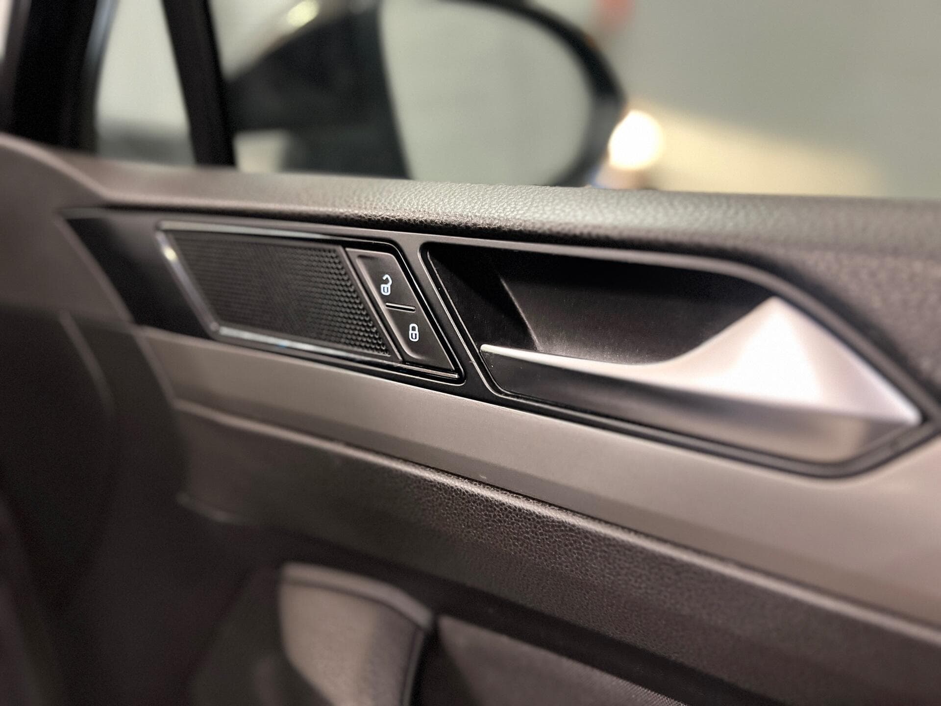 2015 Volkswagen Passat - Image 27
