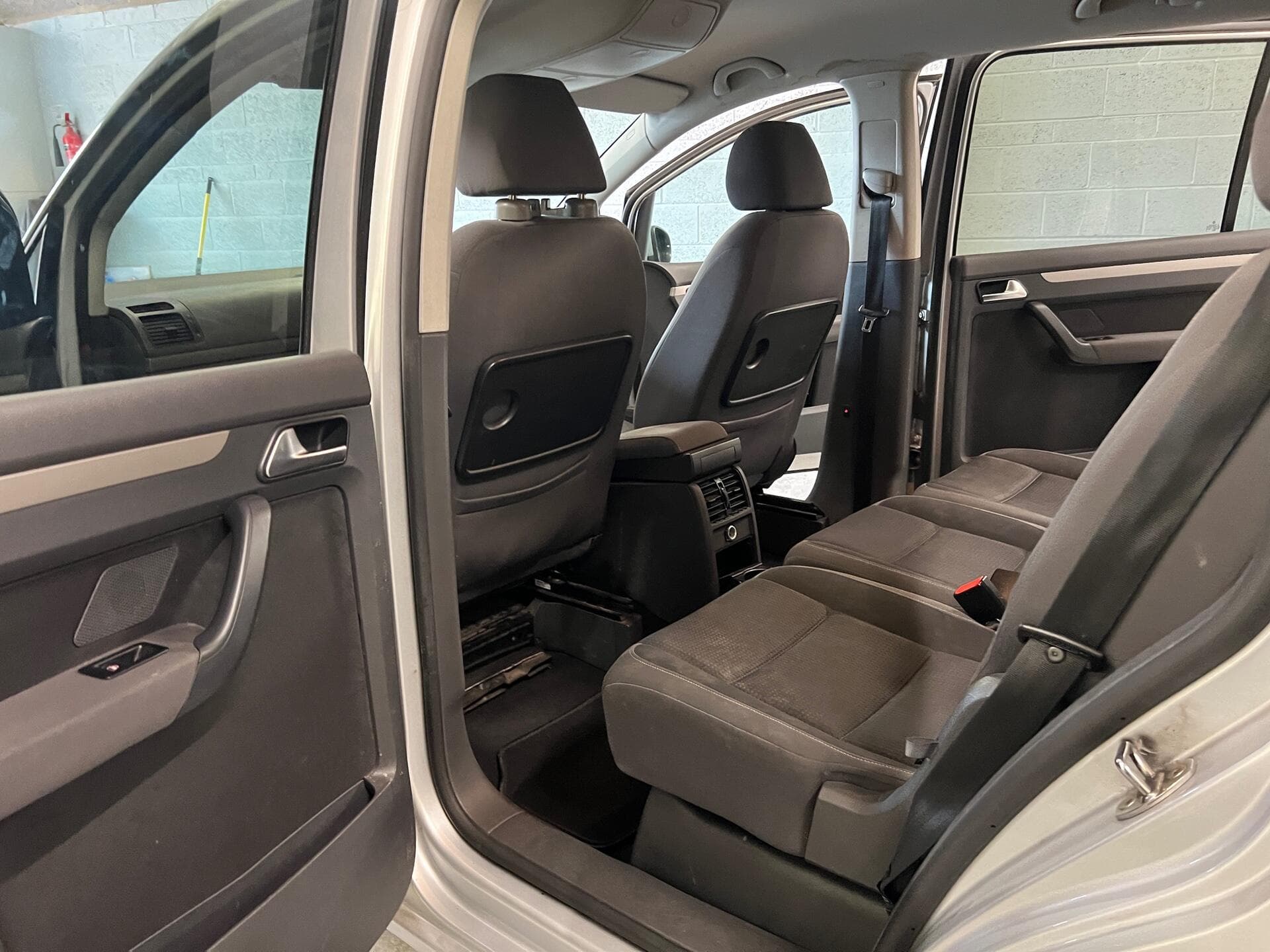 2010 Volkswagen Touran - Image 31