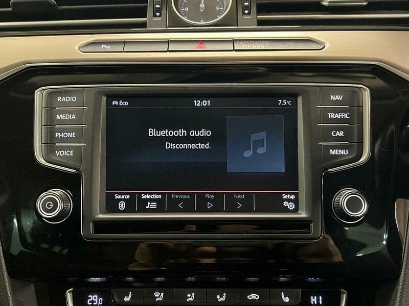 2015 Volkswagen Passat - Image 40