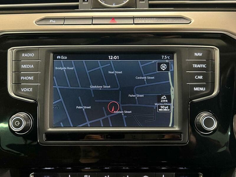 2015 Volkswagen Passat - Image 38