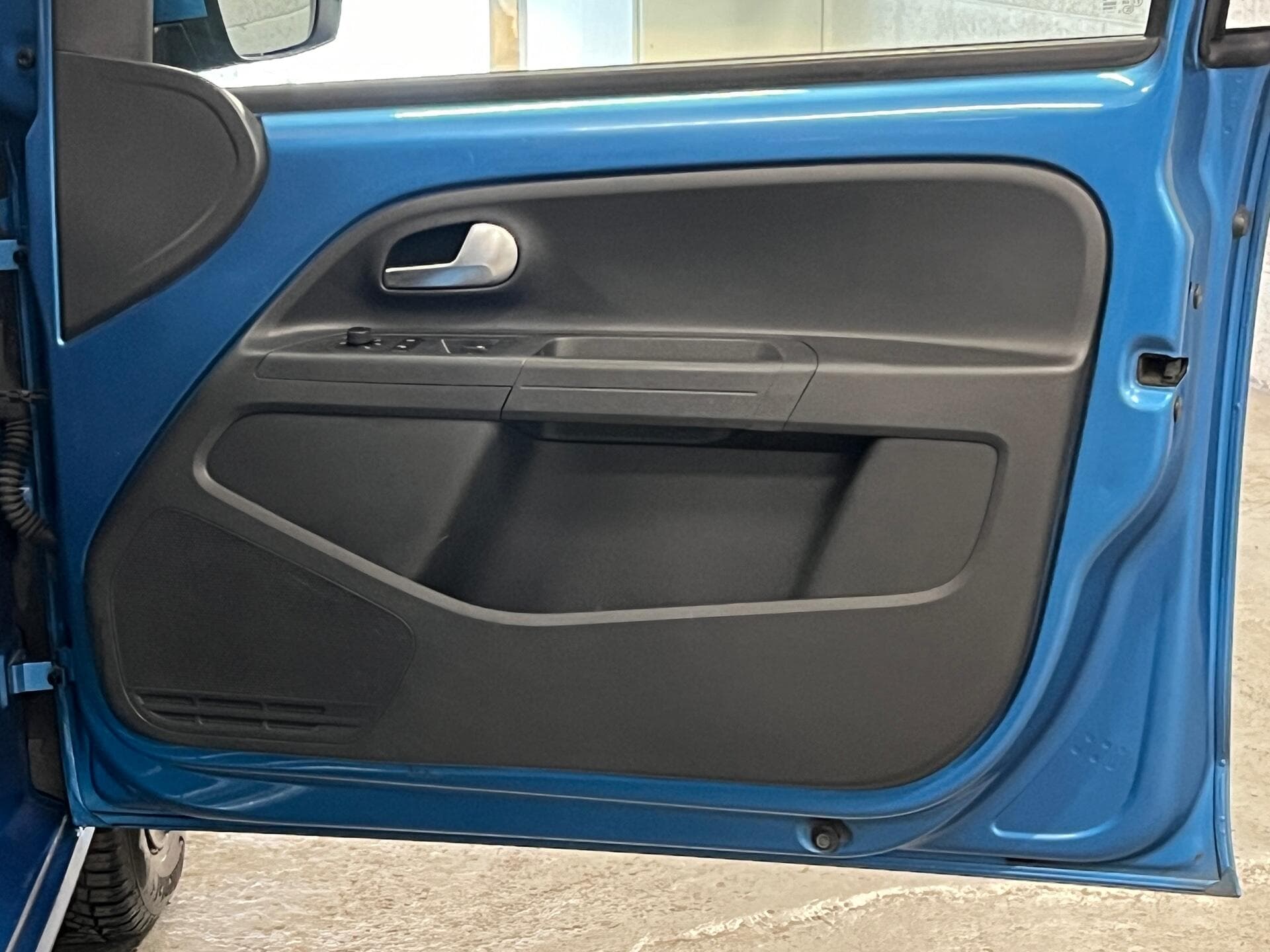 2017 Volkswagen up! - Image 18