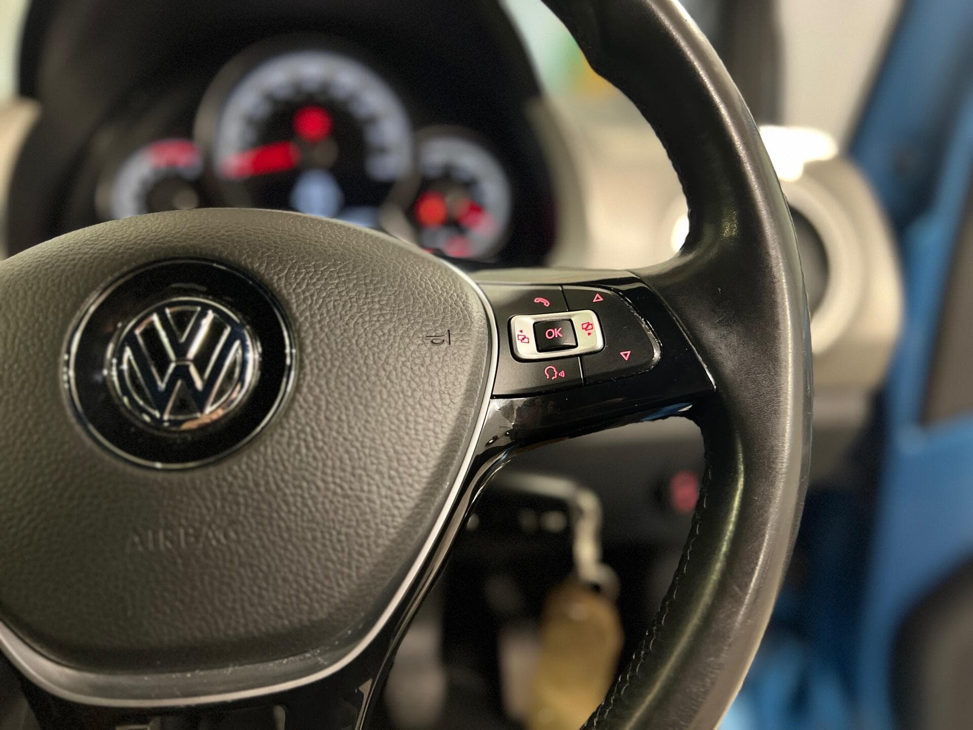 2017 Volkswagen up! - Image 23