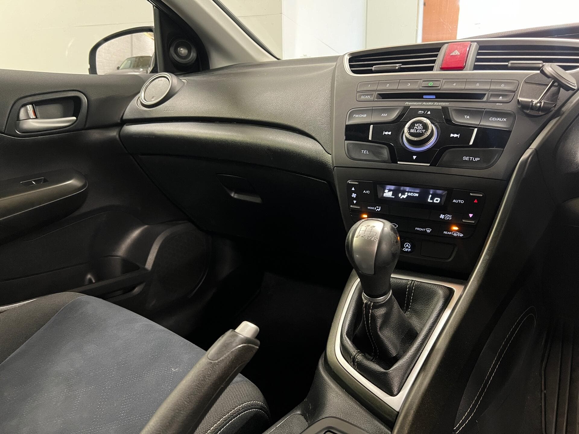 2015 Honda Civic - Image 38