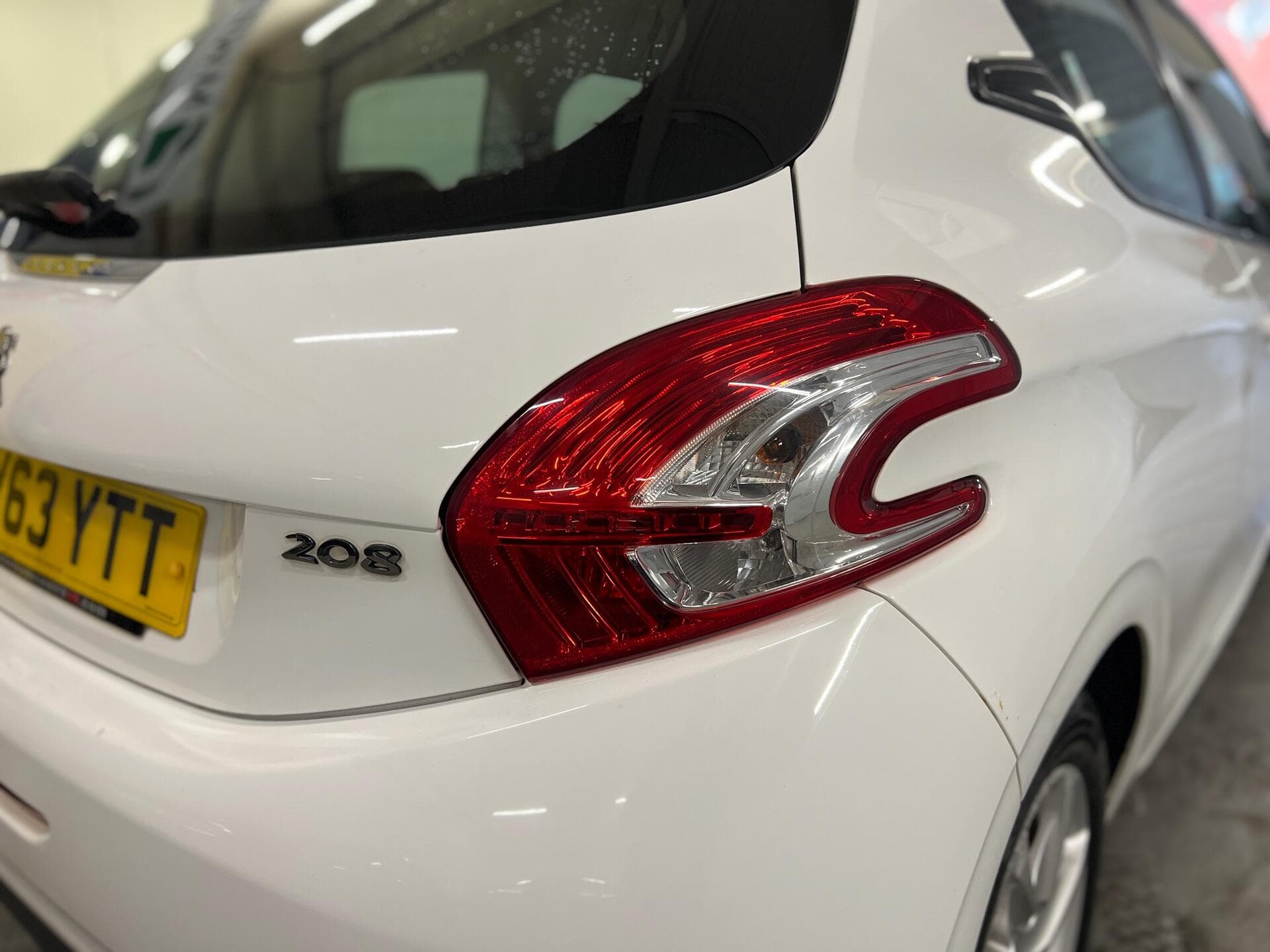 2013 Peugeot 208 - Image 14